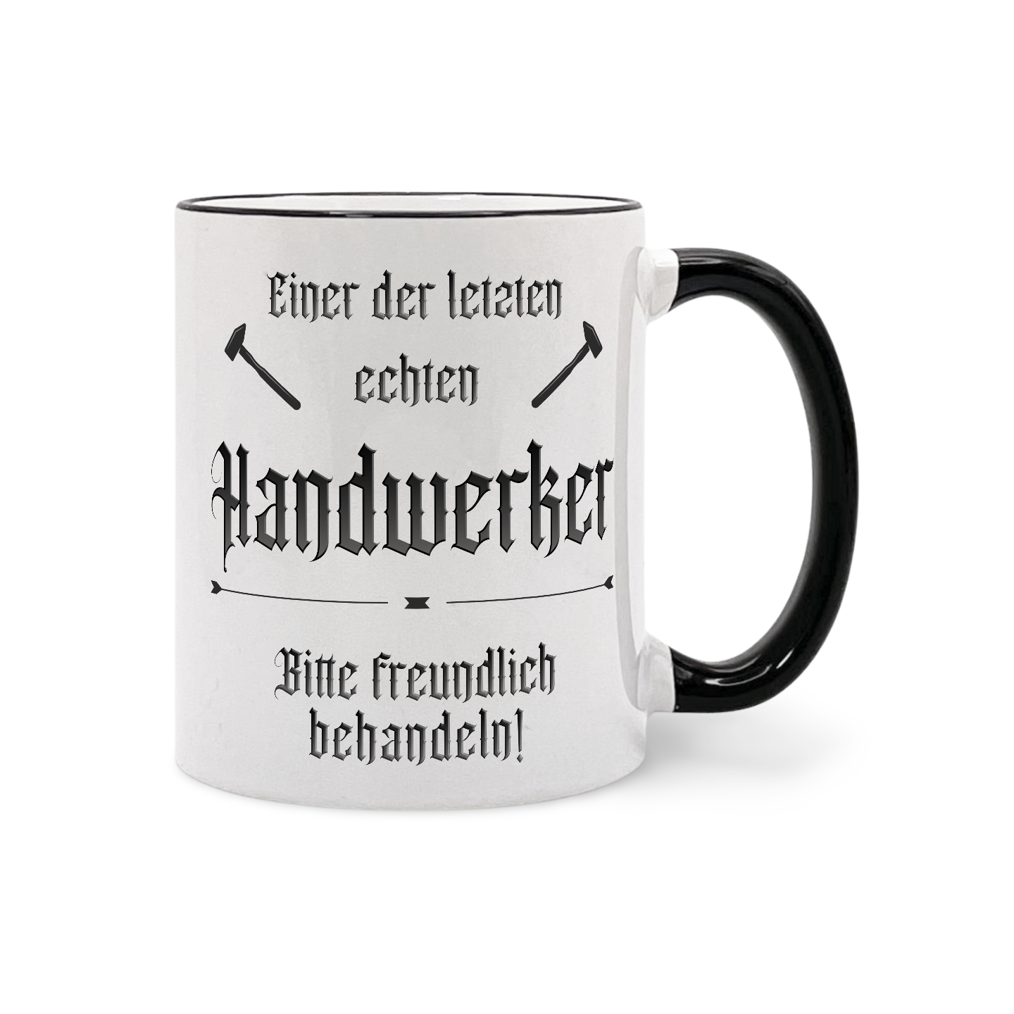 Weiße Tasse mit schwarzem Henkel und der schwarzen Schrift 'Einer der letzten echten Handwerker Bitte freundlich behandeln' sowie zwei kleinen Hammer-Symbolen  Es wurde Text erkannt (OCR). Bitte prüfe