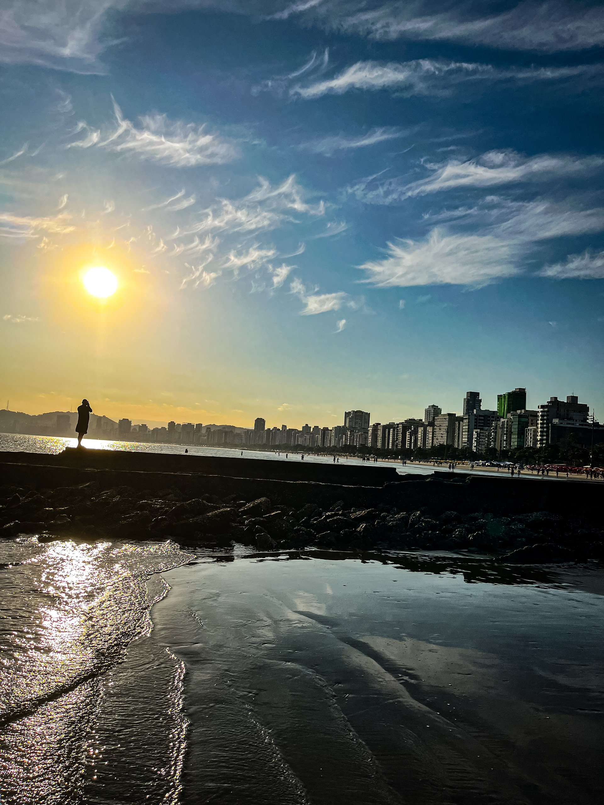 Por do Sol na praia de Santos, São Paulo - Mai 2024