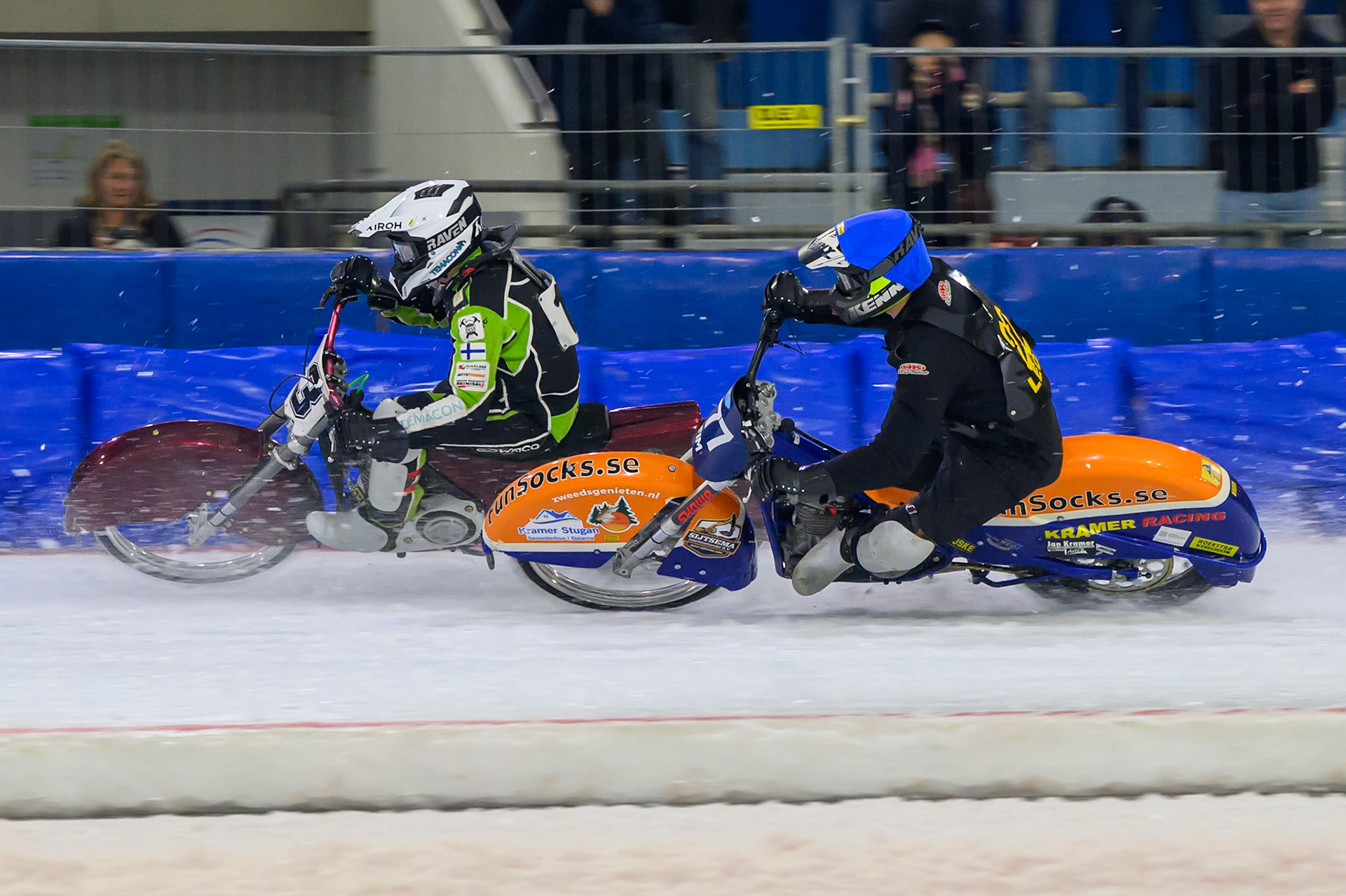 Arttu Lehtinen of Finland in White rides outside Leon Kramer of The Netherlands  in Blue during the ROELOF THIJS BOKAAL at Ice Rink Thialf, Heerenveen on Friday 10th April 2026.  (Photo: Ian Charles | MI News)