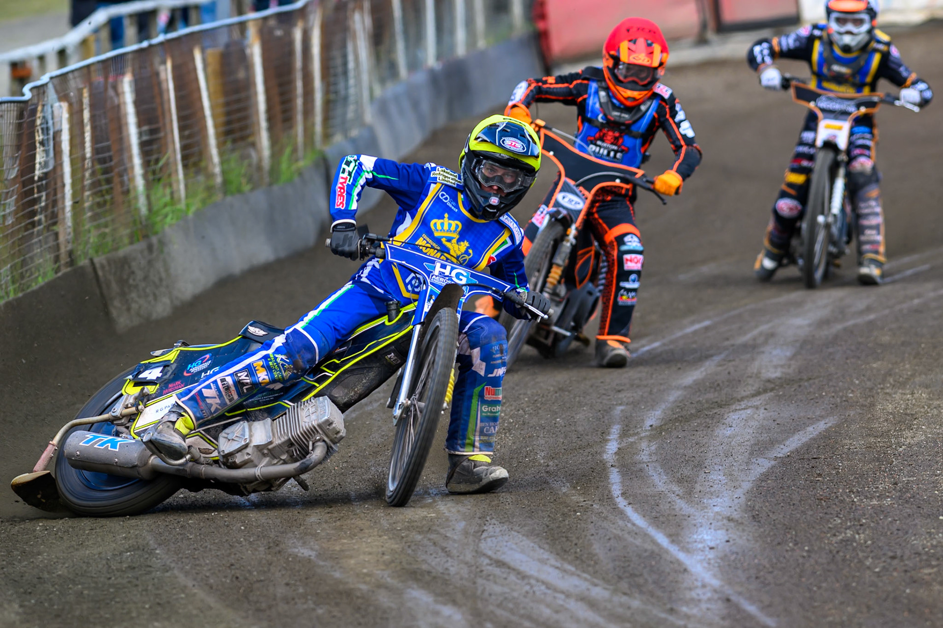 Vinnie Foord of Edinburgh Monarchs Academy in Yellow leading Jack Smith of Buxton Bulls in Red and Ryan Ingram, Guest Rider for Edinburgh Monarchs Academy in White during the WSRA National Development League match between Buxton Bulls and Edinburgh Monarchs Academy at Hi-Edge Speedway, Buxton on Sunday 14th June 2026. (Photo: Ian Charles | MI News)