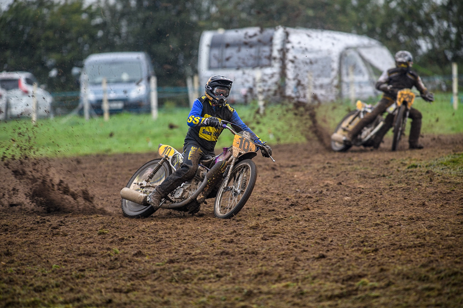 Tony Atkin (10) leading Tim Curnock (726) in the 500cc Upright Class during the ACU British Upright Championships at Woodhouse Lance, Gawsworth, Cheshire on Sunday 8th September 2024. (Photo: Ian Charles | MI News)