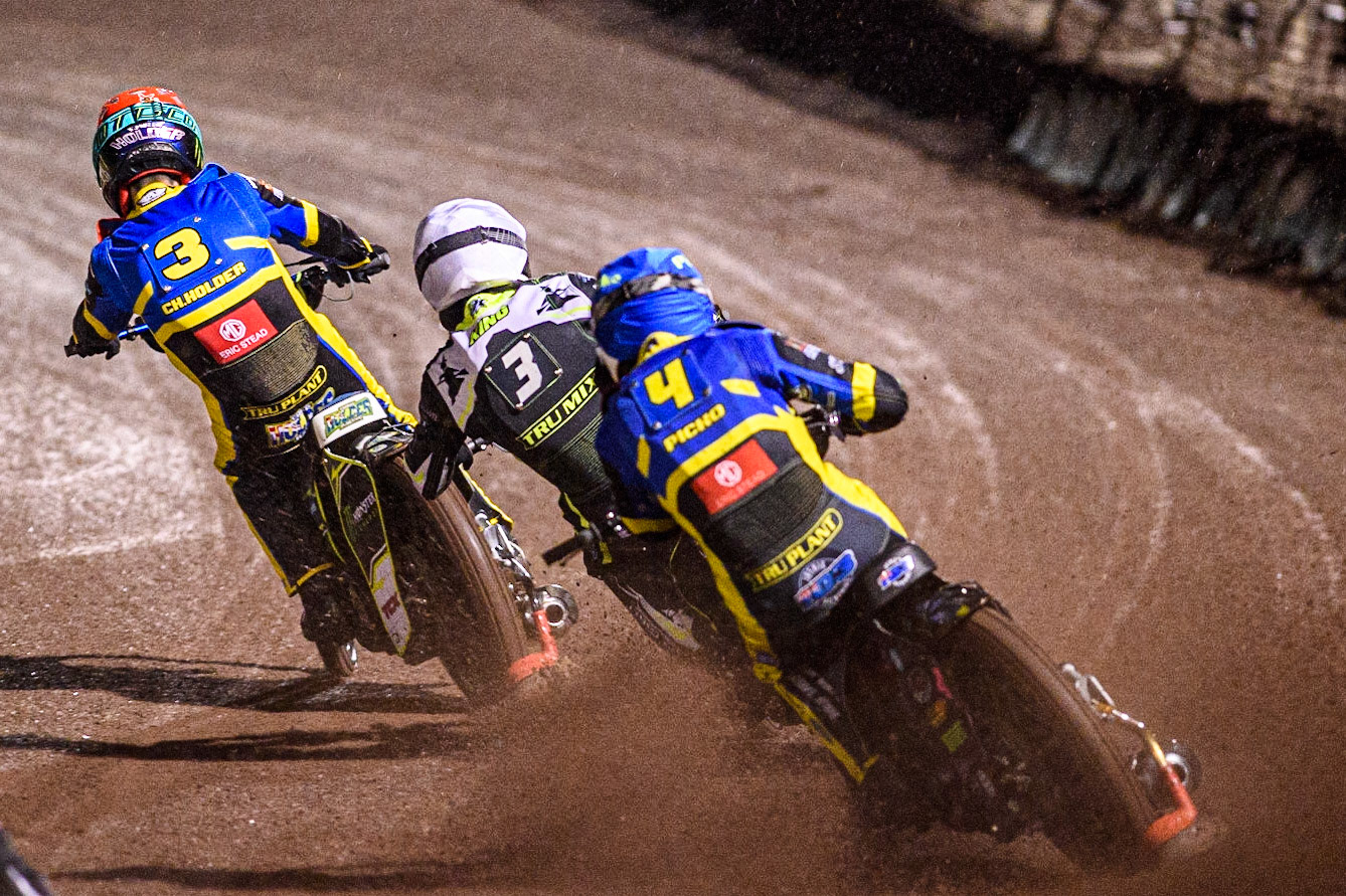Josh Pickering (Blue) chases Danny King (White) and Chris Holder (Red) during the Sports Insure Premiership Grand Final Second Leg match between Sheffield Tigers and Ipswich Witches at Owlerton Stadium, Sheffield on Thursday 5th October 2023. (Photo: Ian Charles | MI News)