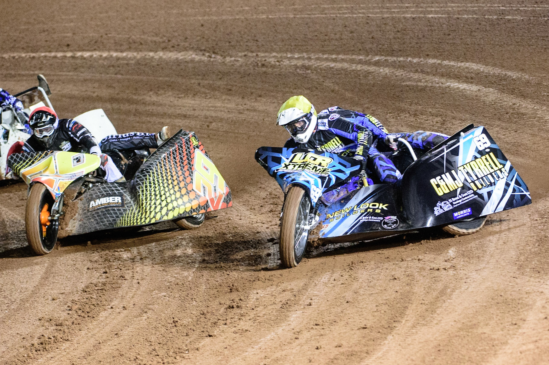 MANCHESTER, UK. OCT 30TH   Matt Tyrell &amp; Liam Brown  (Yellow) leads Tom Cossar &amp; Wayne Rickards  (Red) during the Manchester Masters Sidecar Speedway and Flat Track Racing at the National Speedway Stadium, Manchester on Saturday 30th October 2021. (Credit: Ian Charles | MI News)