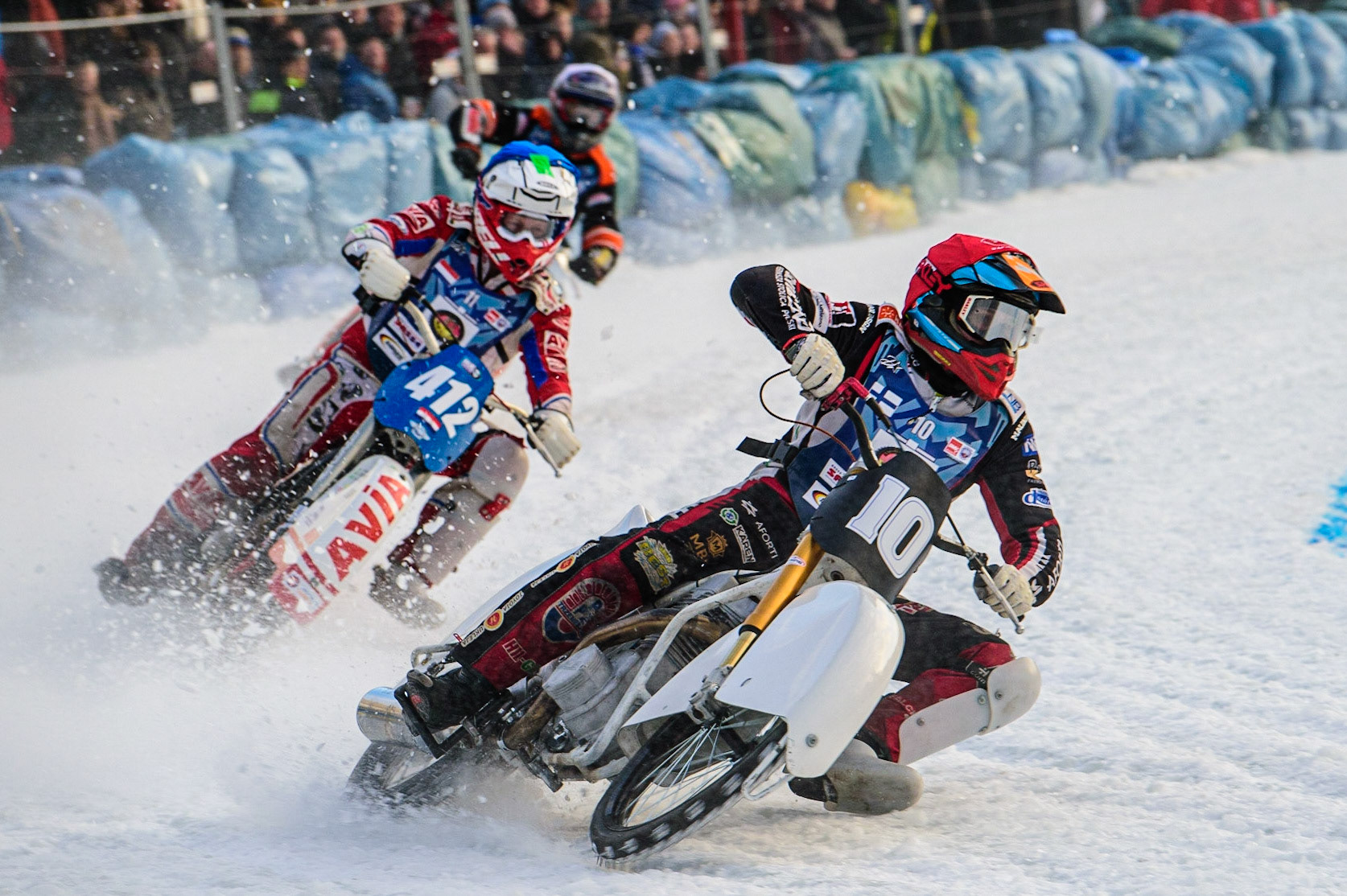 Topi Mustonen (Red) leads Niek Schaap (Blue) and Sebastian Reitsma (White) during the German Individual Ice Speedway Championship at Horst-Dohm-Eisstadion, Berlin on Friday 3rd March 2023. (Photo: Ian Charles | MI News)