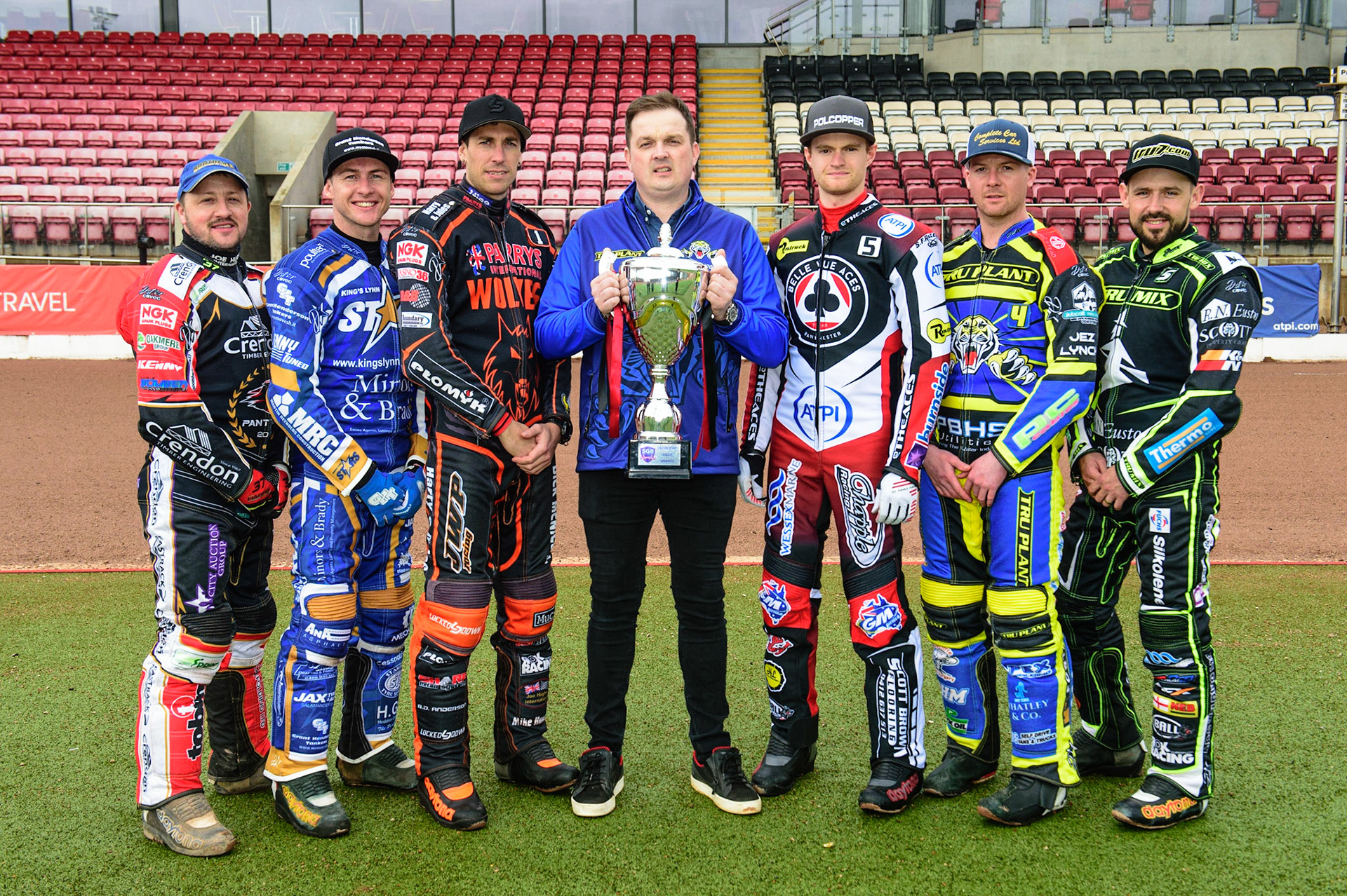 MANCHESTER, UK. APRIL 12TH: Sheffield Promoter and British Speedway Ltd Director Damien Bates flanked by the Premiership Team Captains: (L-r) Chris Harris, Josh Pickering, Sam Masters, Damien Bates (With Trophy) Brady Kurtz, Kyle Howarth and Danny King at the Discovery Networks Eurosport Speedway Season Launch at the National Speedway Stadium, Manchester on Tuesday 12th April 2022 (Credit: Ian Charles | MI News)