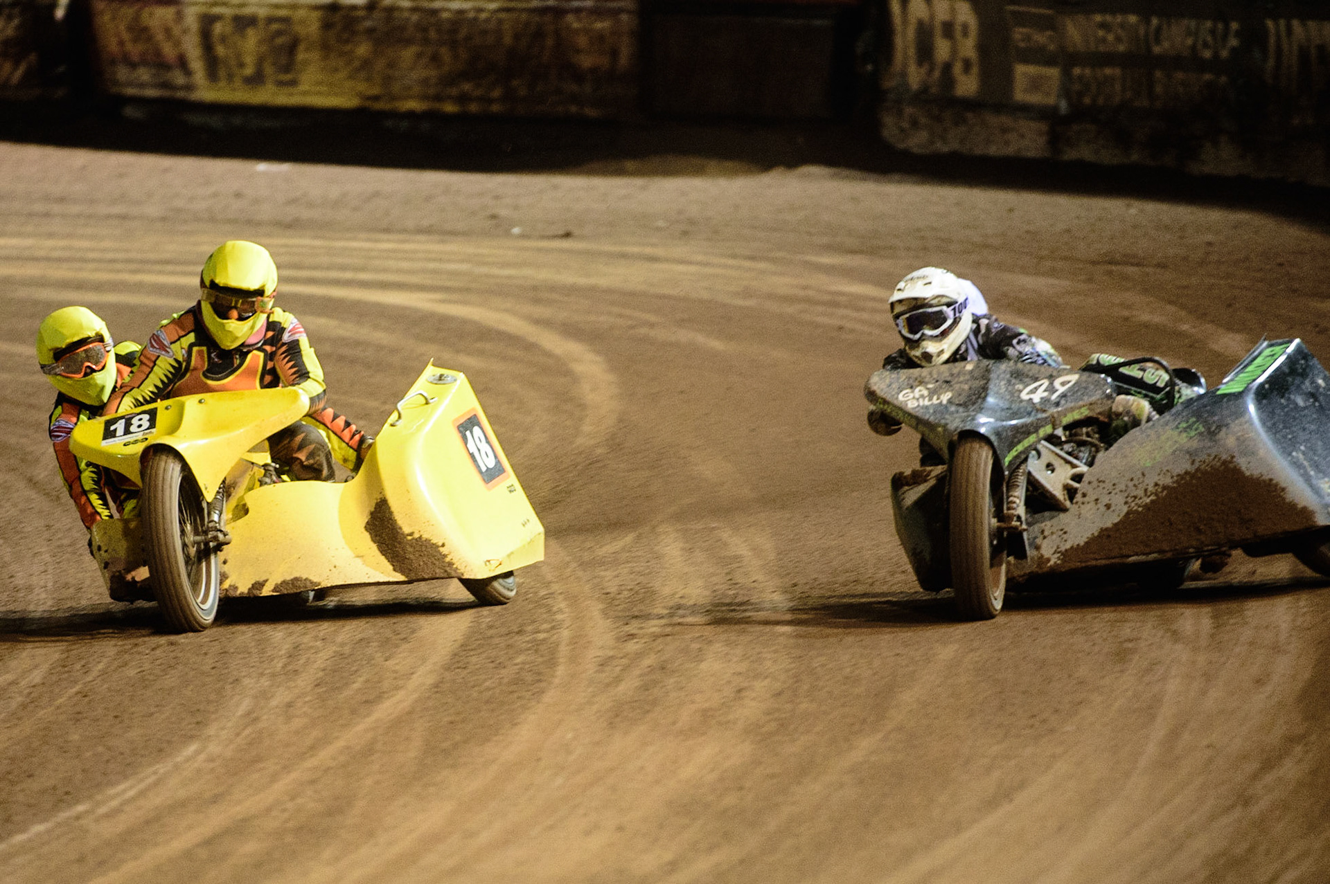 MANCHESTER, UK. OCT 30TH   Mick Stace &amp; Ryan Knowles  (Yellow) inside Gareth Winterburn &amp; Bradley Atkinson  (White) during the Manchester Masters Sidecar Speedway and Flat Track Racing at the National Speedway Stadium, Manchester on Saturday 30th October 2021. (Credit: Ian Charles | MI News)