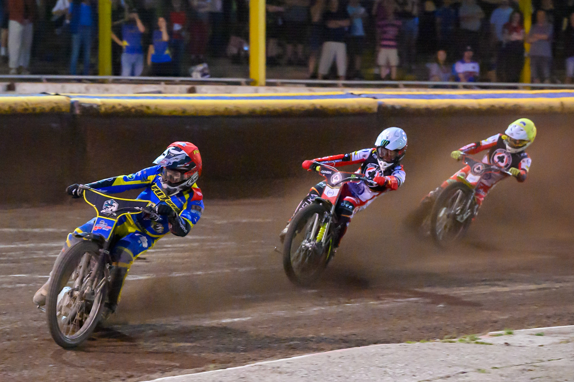 Josh Pickering of Sheffield Tigers  in Red leading Jaimon Lidsey of Belle Vue Aces   in White and Tate Zischke of Belle Vue Aces   in Yellow during the Rowe Motor Oil Premiership match between Sheffield Tigers and Belle Vue Aces at Owlerton Stadium, Sheffield on Monday 11th August 2025. (Photo: Ian Charles | MI News)