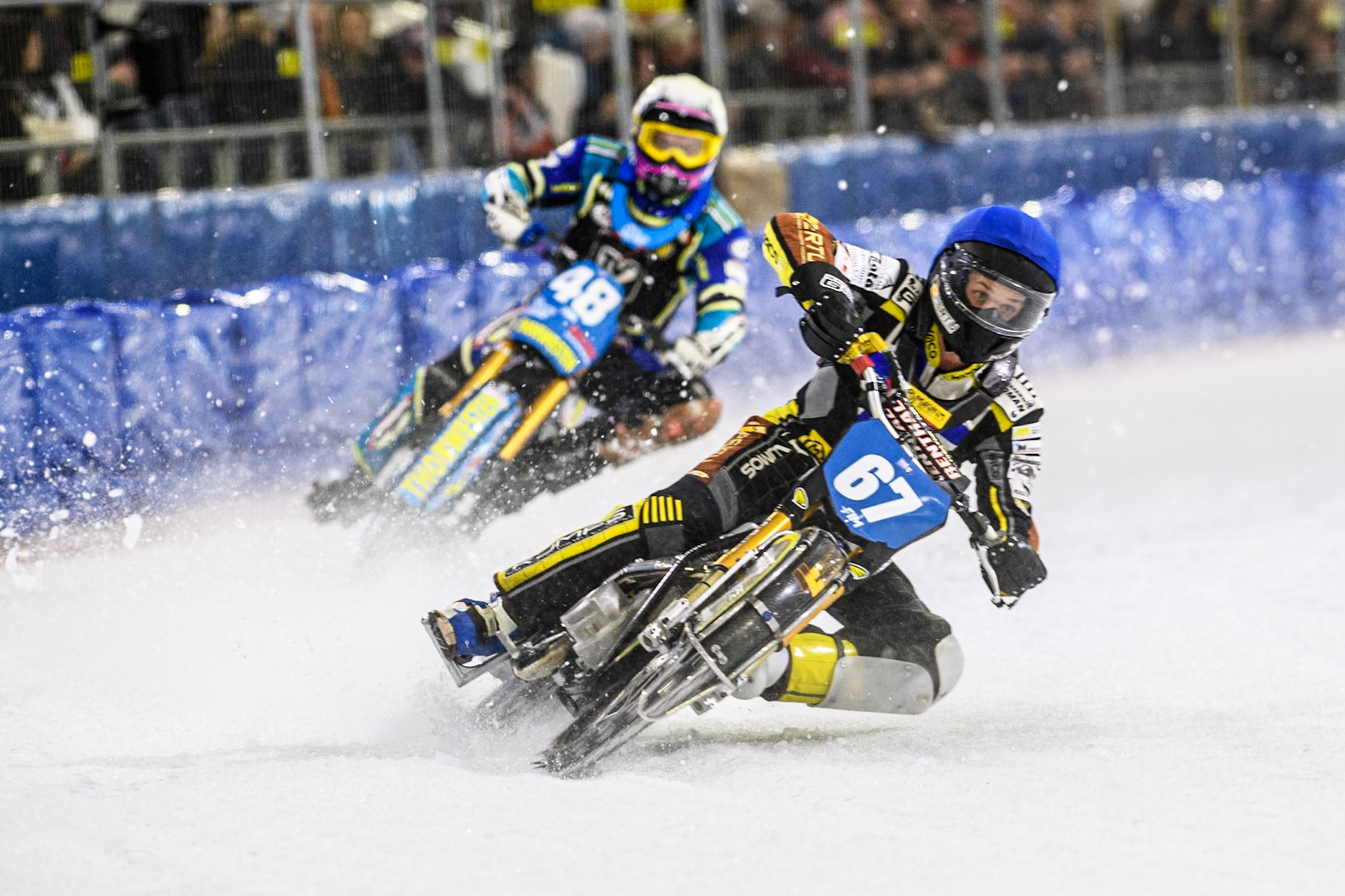 Heikki Huusko (67) of Finland in Blue leading Luca Bauer (48) of Germany in White during the FIM Ice Speedway Gladiators World Championship, Final 4 at the Ice Stadium, Thialf, Heerenveen on Sunday 6th April 2025. (Photo: Ian Charles | MI News)