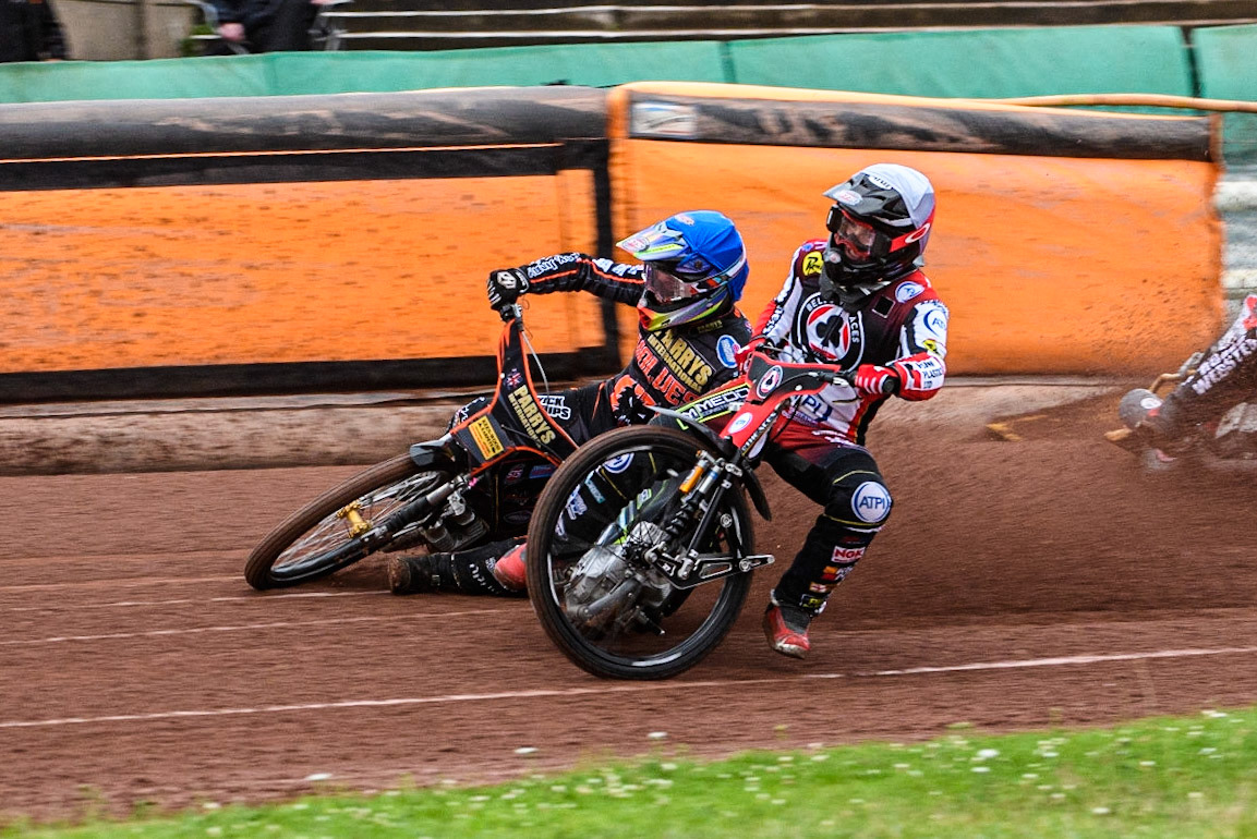 Tom Brennan (White) inside Leon Flint (Blue) as he falls in the first bend during the Sports Insure Premiership match between Wolverhampton Wolves and Belle Vue Aces at Monmore Green Stadium, Wolverhampton on Monday 10th July 2023. (Photo: Ian Charles | MI News)