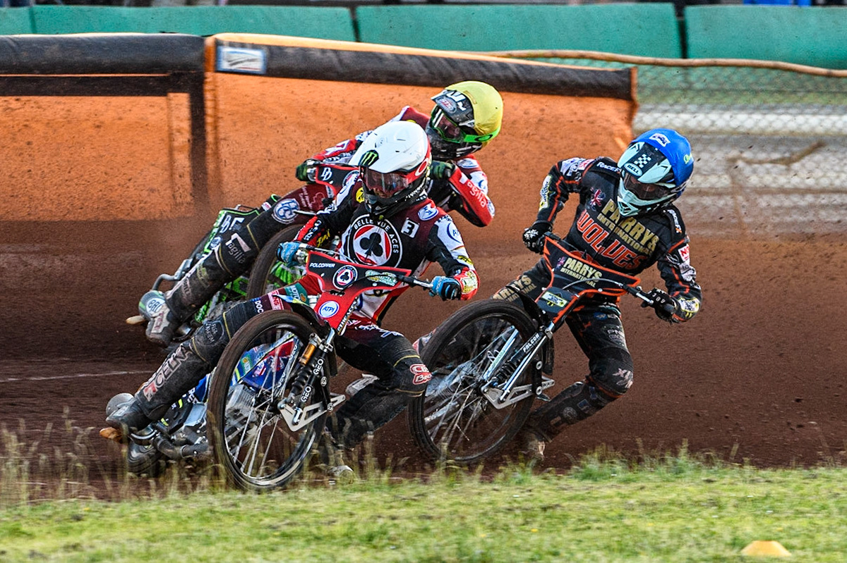 Jaimon Lidsey (White) leads Ryan Douglas (Blue) and Charles Wright (Yellow) during the Sports Insure Premiership match between Wolverhampton Wolves and Belle Vue Aces at Monmore Green Stadium, Wolverhampton on Monday 29th May 2023. (Photo: Ian Charles | MI News)