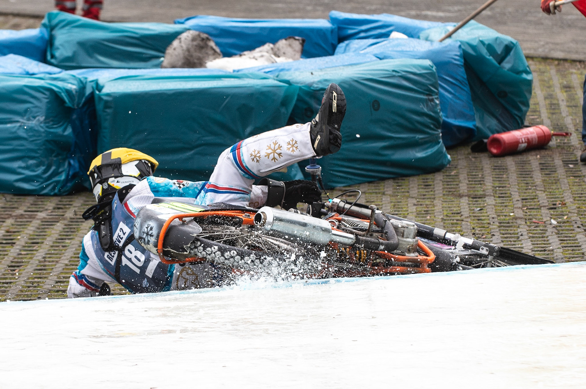 Photo: Ian Charles

Marc Geyer (18) gets into difficulties

FIM Ice Speedway Gladiators World Championship, Final 3.2, Horst-Dohm Eisstadion, Berlin, Germany Sunday  3  March  2019
