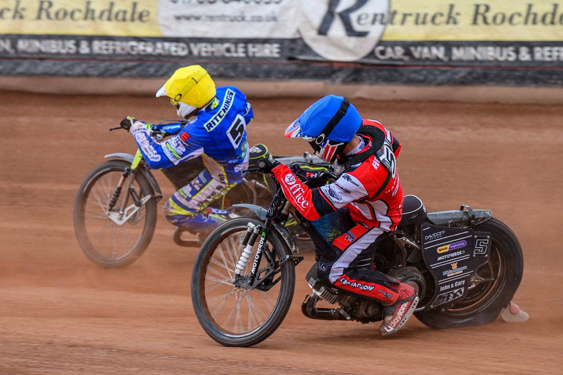 Oxford Chargers' Jody Scott  in White leading Belle Vue Colts' Freddy Hodder  in Blue during the WSRA National Development League match between Belle Vue Colts and Oxford Chargers at the National Speedway Stadium, Manchester on Sunday 1st June 2025. (Photo: Ian Charles | MI News)