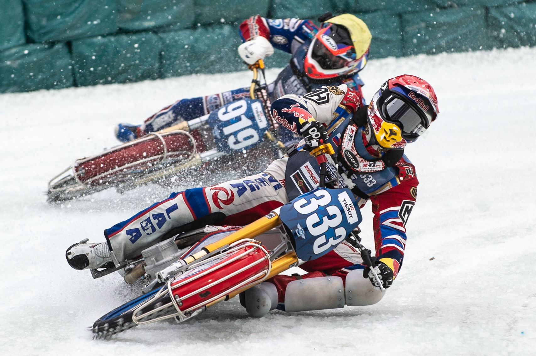 Photo: Ian Charles

Danil Ivanov (333) leads Dmitri Khomitsevich (919)

FIM Ice Speedway Gladiators World Championship, Final 3.2, Horst-Dohm Eisstadion, Berlin, Germany Sunday  3  March  2019