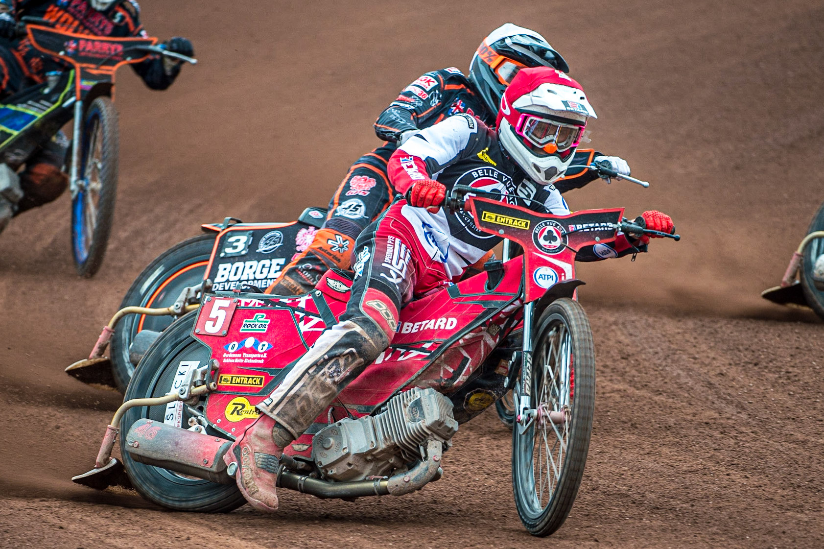 Max Fricke  (Red) leads Luke Becker  (White) during the SGB Premiership match between Belle Vue Aces and Wolverhampton Wolves at the National Speedway Stadium, Manchester on Monday 29th August 2022. (Credit: Ian Charles | MI News)