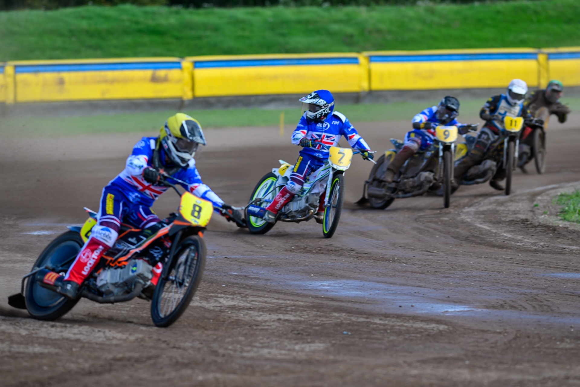 Zach Wajtknecht (8) of Great Britain in Yellow leading Chris Harris (7) of Great Britain in Blue, James Shanes (9)  of Great Britain in Black &amp; White, Jesse Mustonen (11) of Finland in White and Ossi Rantala (12) of Finland in Green,  during the FIM Long Track of Nations 2026 at the Speed Centre Roden in the Netherlands on Sunday 20th September 2026. (Photo: Ian Charles | MI News)