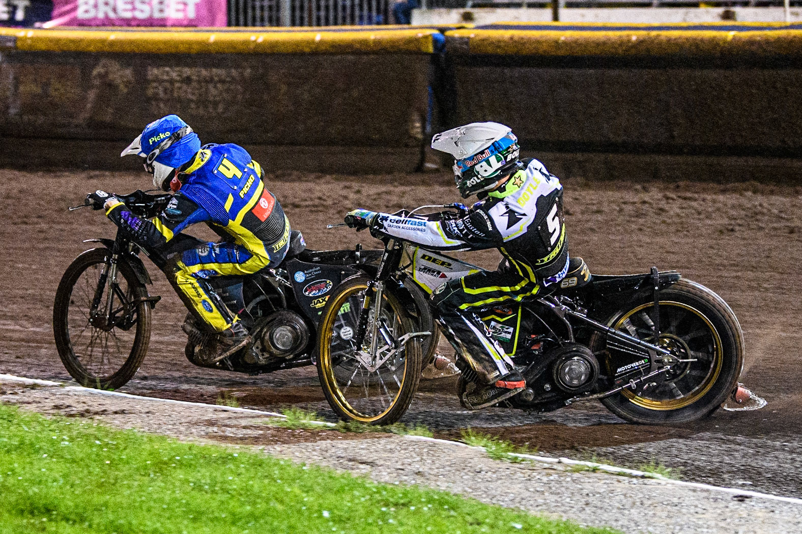 Jason Doyle (White) chases Josh Pickering (Blue) during the Sports Insure Premiership Grand Final Second Leg match between Sheffield Tigers and Ipswich Witches at Owlerton Stadium, Sheffield on Thursday 5th October 2023. (Photo: Ian Charles | MI News)
