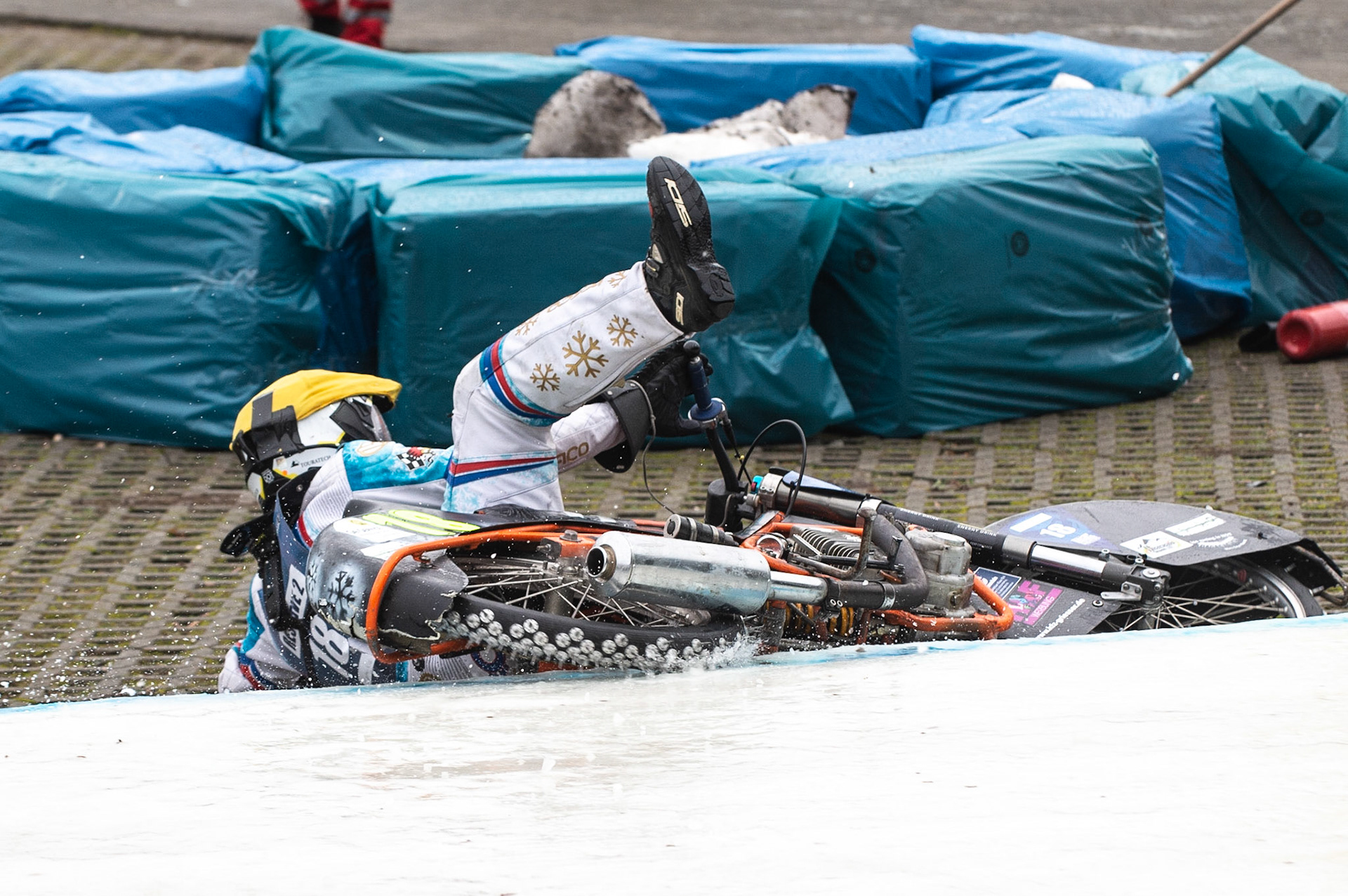 Photo: Ian Charles

Marc Geyer (18) gets into difficulties

FIM Ice Speedway Gladiators World Championship, Final 3.2, Horst-Dohm Eisstadion, Berlin, Germany Sunday  3  March  2019