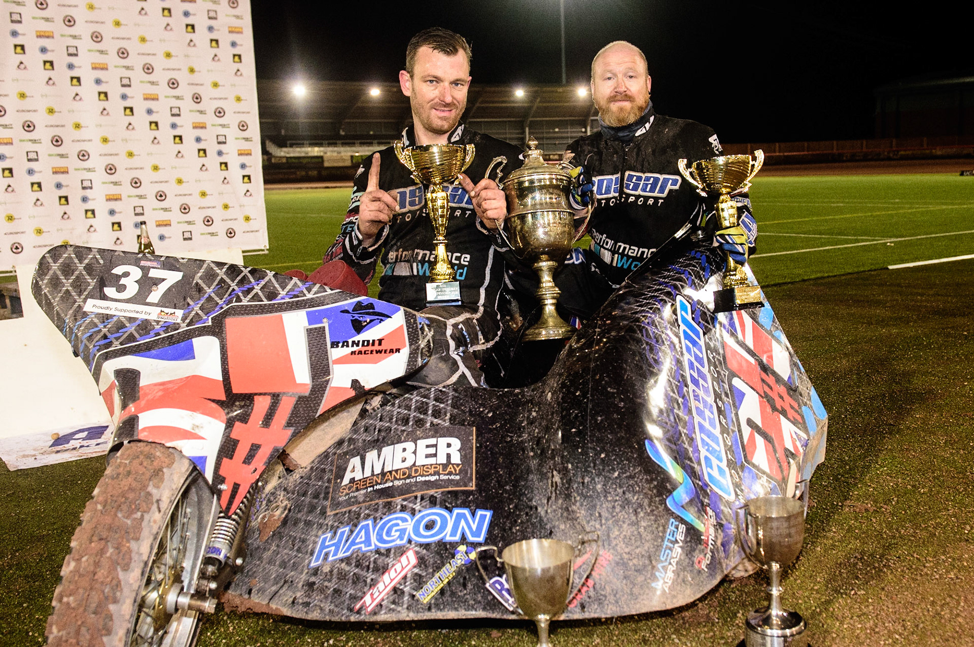 MANCHESTER, UK. OCT 30TH   Sidecar champions Mark Cossar &amp; Gareth Williams  during the Manchester Masters Sidecar Speedway and Flat Track Racing at the National Speedway Stadium, Manchester on Saturday 30th October 2021. (Credit: Ian Charles | MI News)