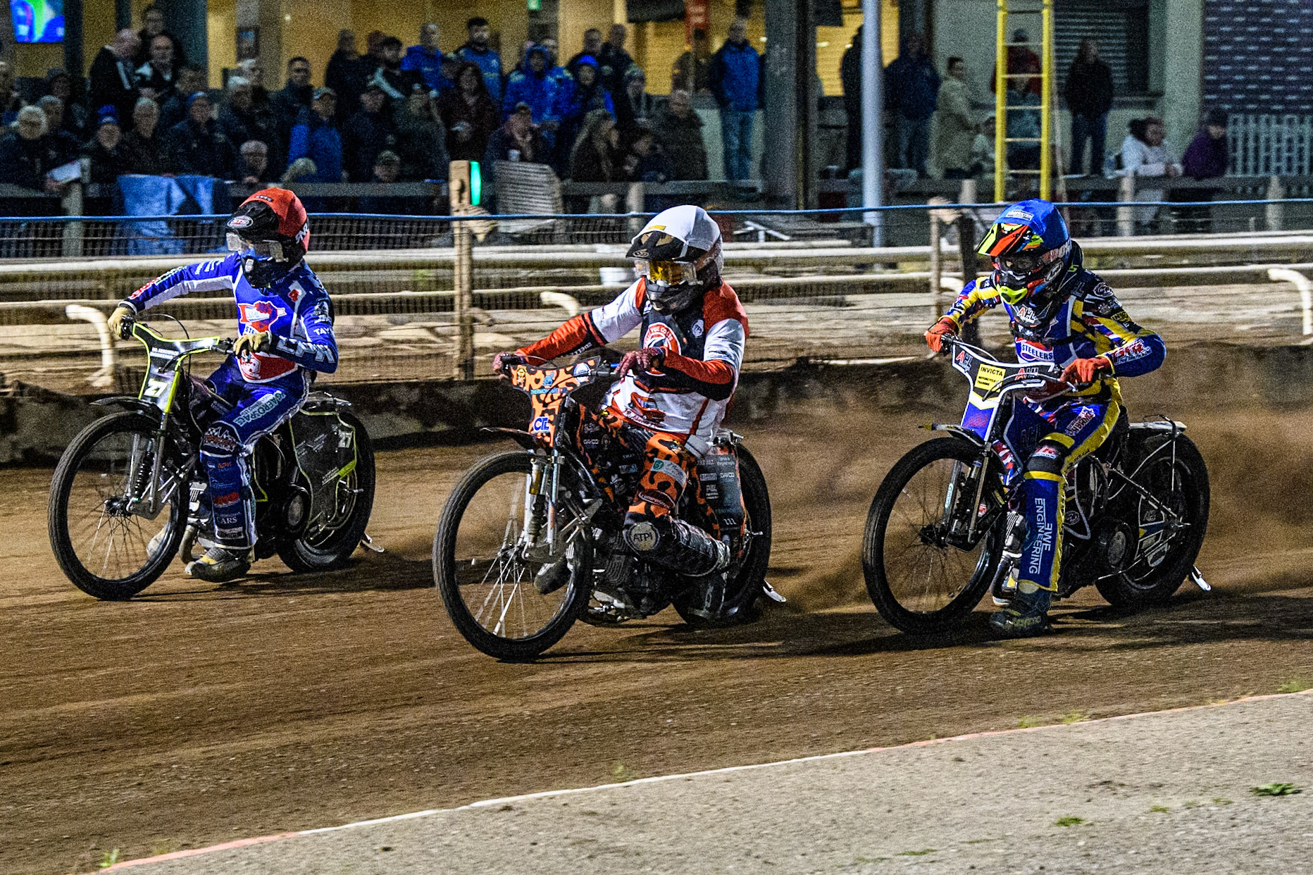 Belle Vue Colts' Guest Rider Cooper Rushen in White leading Steelers' Vinnie Foord in Red and Steelers' Harrison Rogers in Blue during the WSRA National Development League match between Steelers and Belle Vue Colts at Owlerton Stadium, Sheffield on Monday 5th May 2025. (Photo: Ian Charles | MI News)