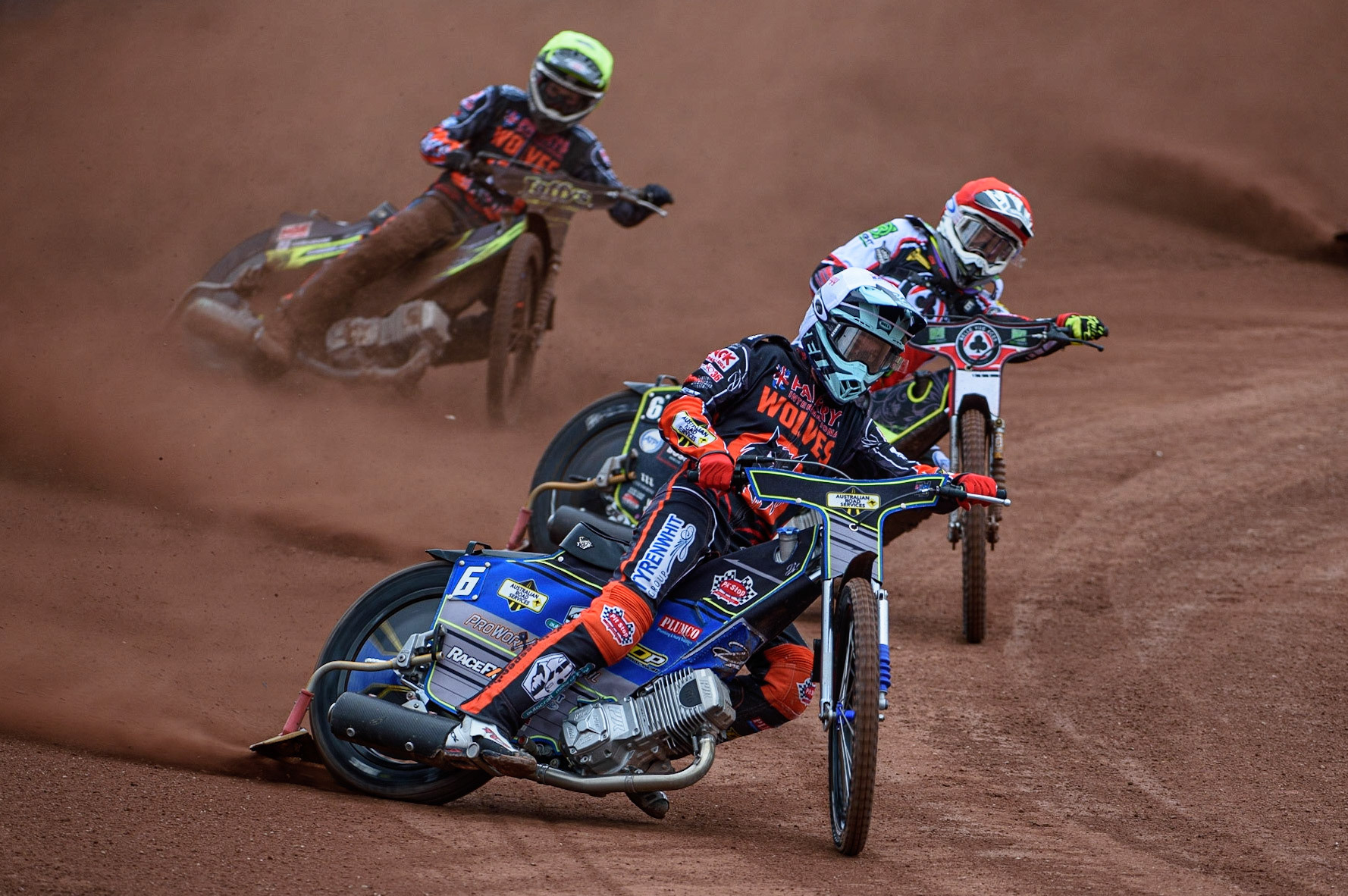 MANCHESTER, UK. AUGUST 30TH Ryan Douglas  (White) leads Tom Brennan  (Red) and Leon Flint  (Yellow) during the SGB Premiership match between Belle Vue Aces and Wolverhampton Wolves at the National Speedway Stadium, Manchester on Monday 30th August 2021. (Credit: Ian Charles | MI News)