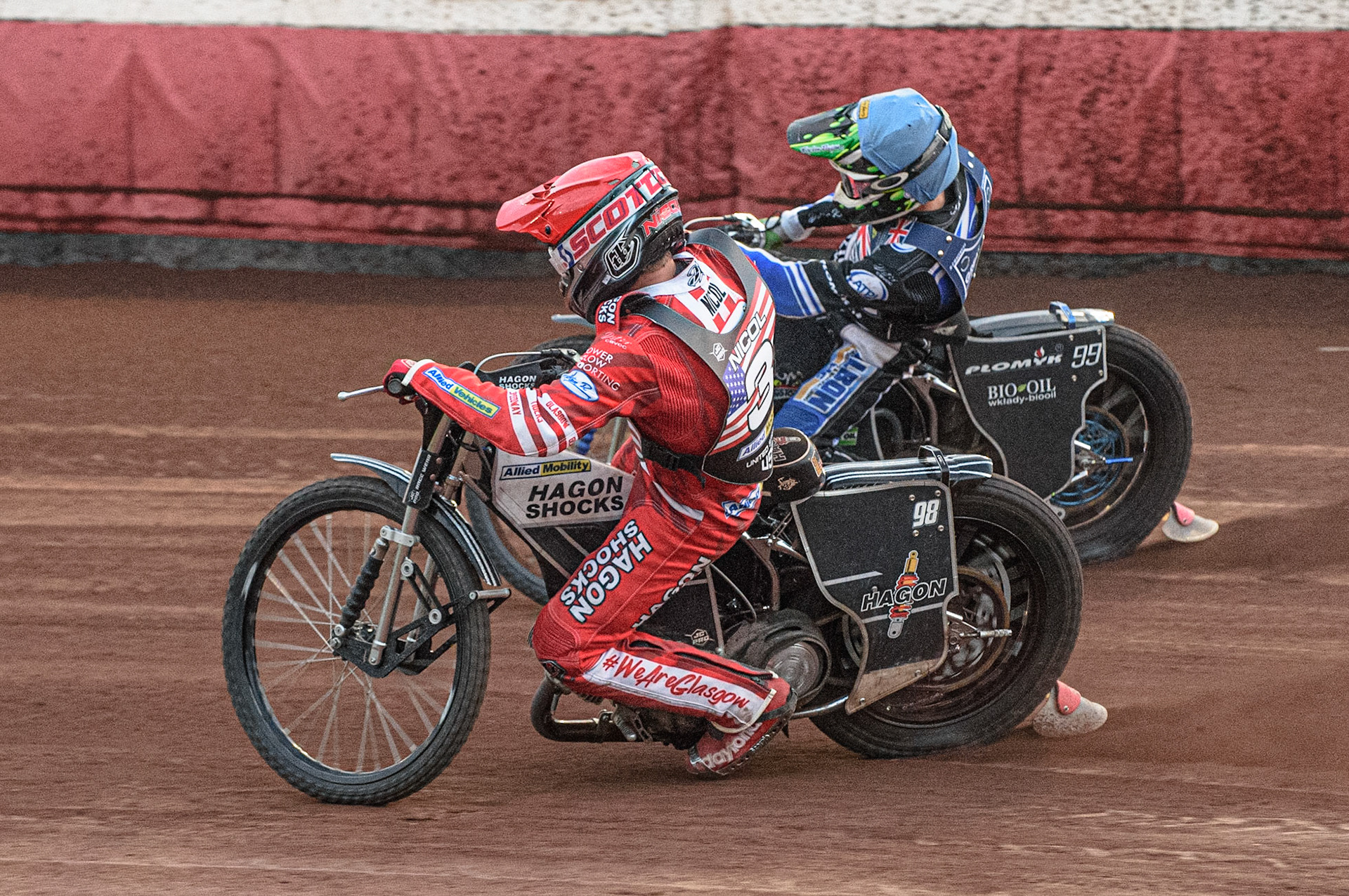 GLASGOW, UK. JUNE 19TH.  Broc Nicol (USA) (Red) inside Dan Bewley (Great Britain) (Blue) during the FIM Speedway Grand Prix Qualifying Round at the Peugeot Ashfield Stadium, Glasgow on Saturday 19th June 2021. (Credit: Ian Charles | MI News)
