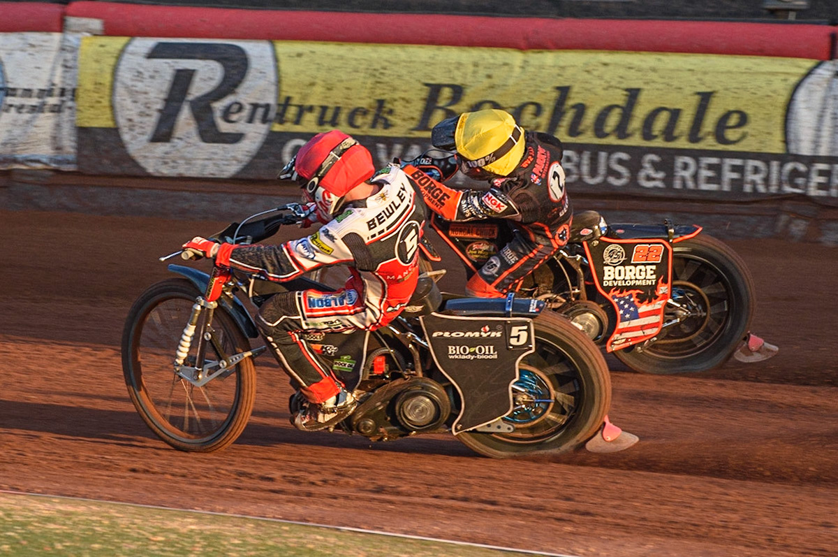 MANCHESTER, UK. JULY 15TH   Dan Bewley  (Red) tries to pass Luke Becker (Yellow) during the SGB Premiership match between Belle Vue Aces and Wolverhampton Wolves at the National Speedway Stadium, Manchester on Thursday 15th July 2021. (Credit: Ian Charles | MI News)