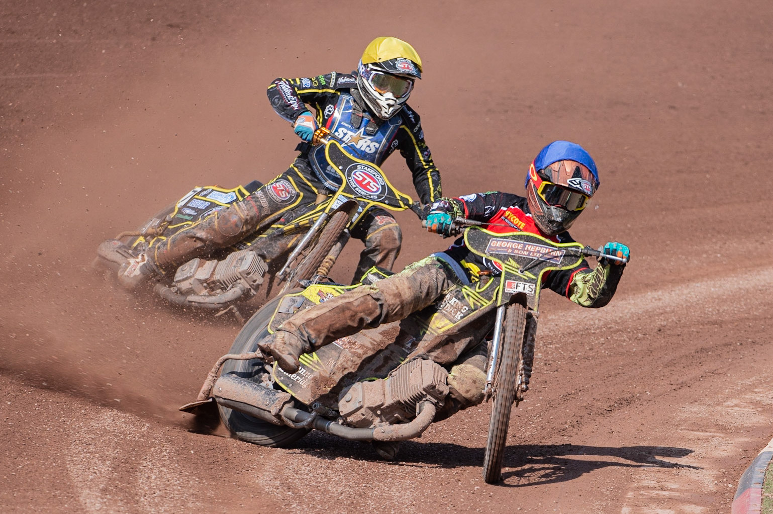Photo: Ian Charles

Jye Etheridge  (Blue) leads Tero Aarnio (Yellow)

Belle Vue Aces v Kings Lynn Stars, British Speedway Premiership, Belle Vue National Speedway Stadium, Manchester, Monday 26  August  2019