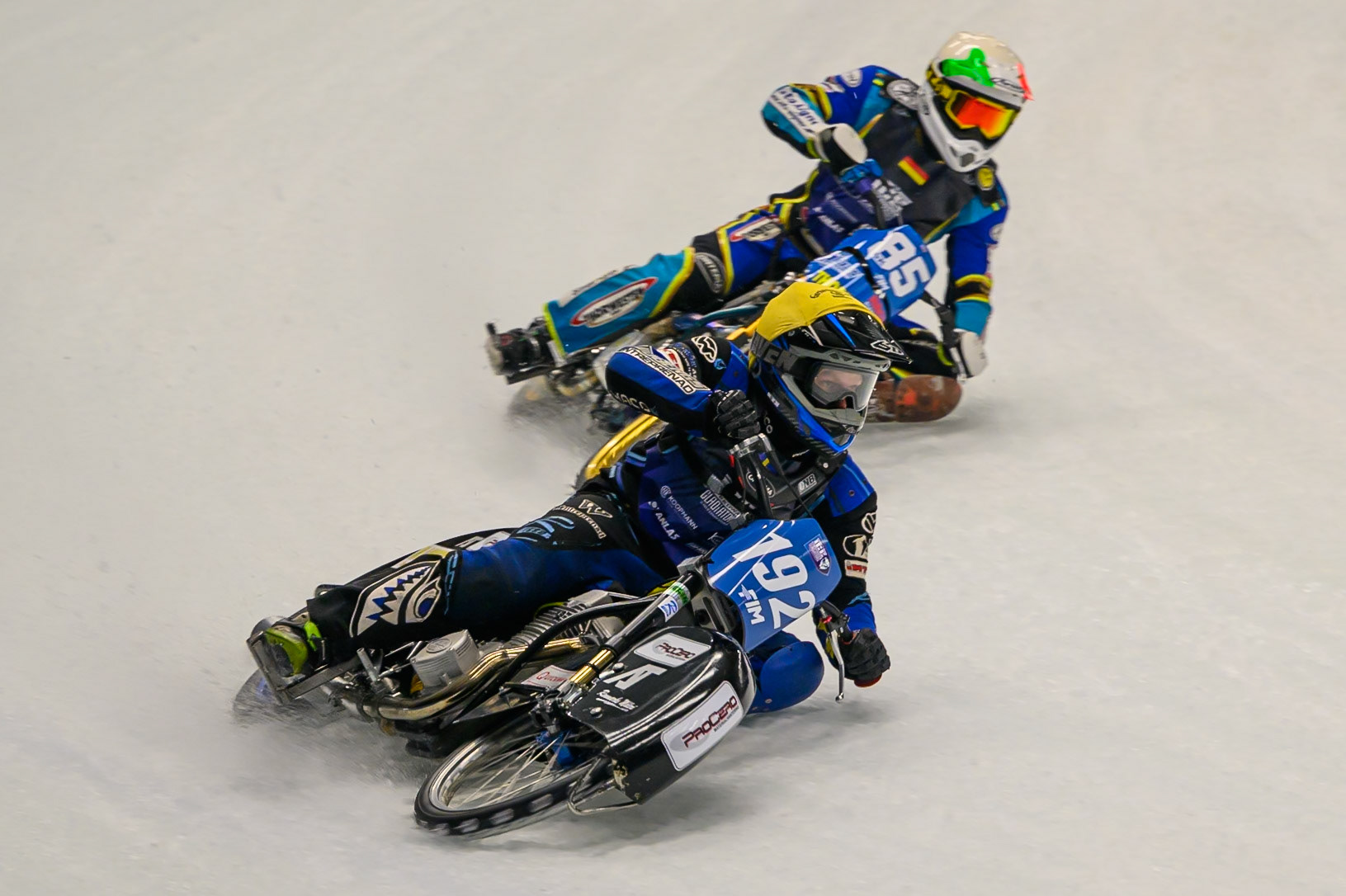 Niclas Svensson (192) of Sweden  in Yellow leading Luca Bauer (85) of Italy/Germany in White during the Ice Speedway Gladiators World Championship Final 1 at Max-Aicher-Arena, Inzell on Saturday 14th March 2026. (Photo: Ian Charles | MI News)