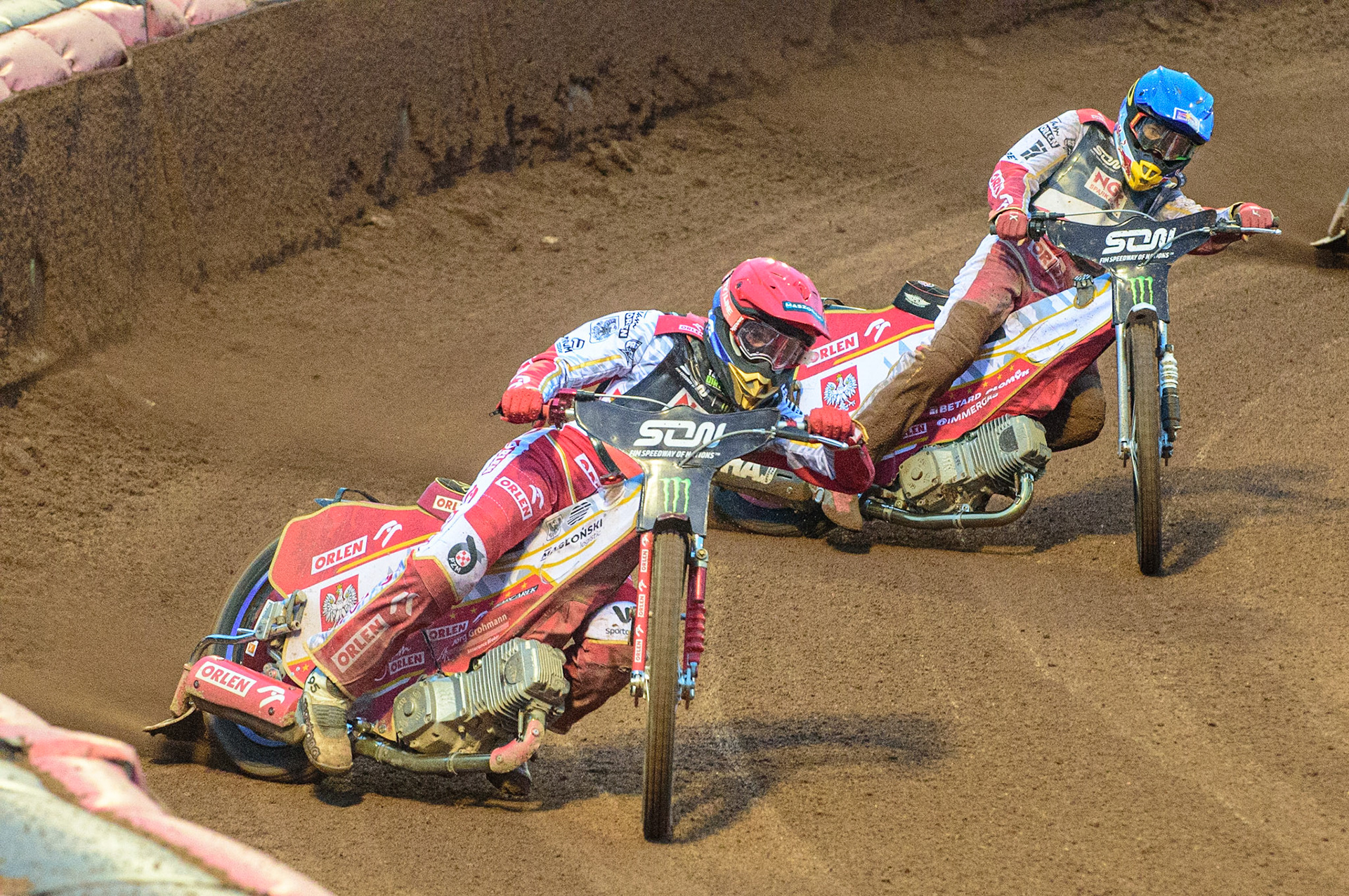 MANCHESTER, UK. OCT 17TH Bartosz Zmarzlik of Poland (Red) leads Maciej Janowski of Poland (Blue) during the Monster Energy FIM Speedway of Nations at the National Speedway Stadium, Manchester on Sunday  17th October 2021. (Credit: Ian Charles | MI News)