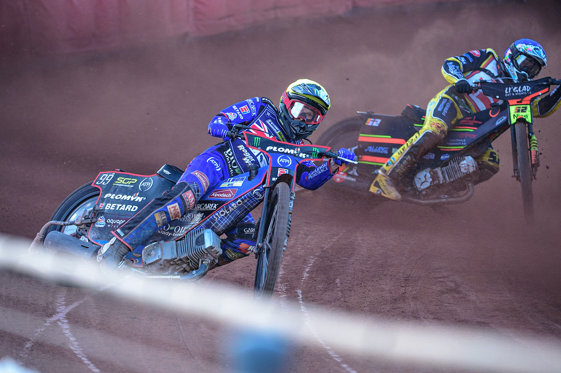 Dan Bewley (Great Britain) (Yellow) leads Michael Jepsen Jensen (Denmark) (Blue) during the FIM Speedway Grand Prix Challenge at the Peugeot Ashfield Stadium, Glasgow on Saturday 20th August 2022. (Credit: Ian Charles | MI News)