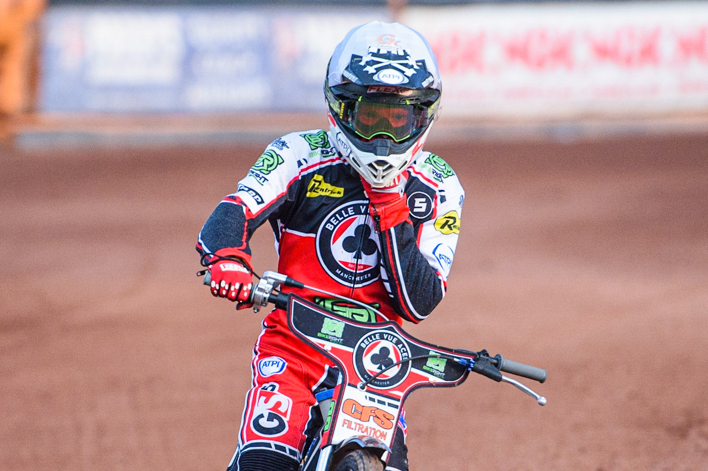 WOLVERHAMPTON, UK. JULY 26TH Dan Bewley  adjusts his helmet as he rides towards the start of heat 6 during the SGB Premiership match between Wolverhampton Wolves and Belle Vue Aces at the Ladbroke Stadium, Wolverhampton on Monday 26th July 2021. (Credit: Ian Charles | MI News)