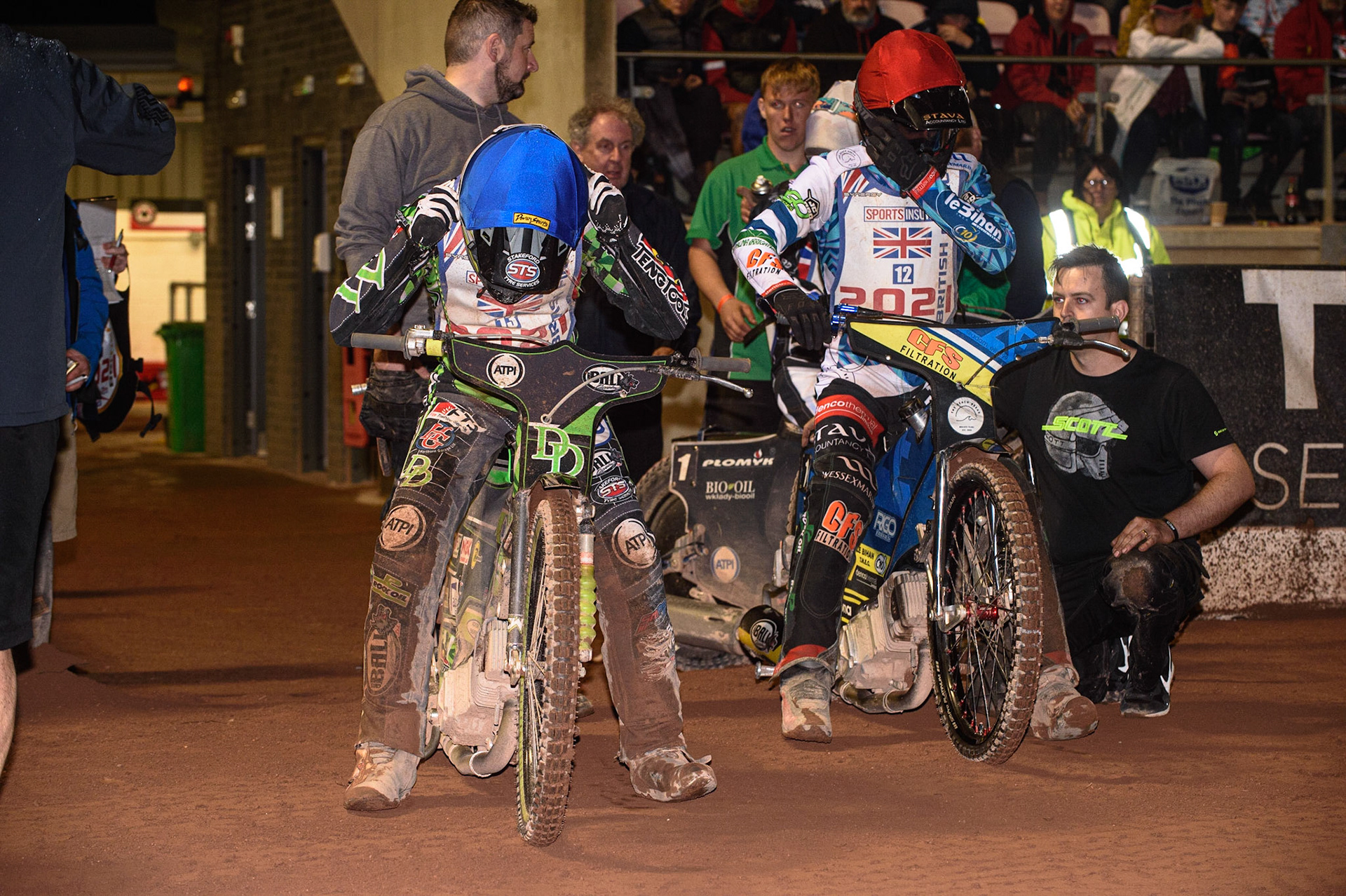 MANCHESTER, UK. AUGUST 16TH   Adam Ellis  (Red) and Charles Wright  wait for the Final as they wait to be pushed off to start their engines during the Sports Insure British Speedway Finals at the National Speedway Stadium, Manchester on Monday 16th August 2021. (Credit: Ian Charles | MI News)