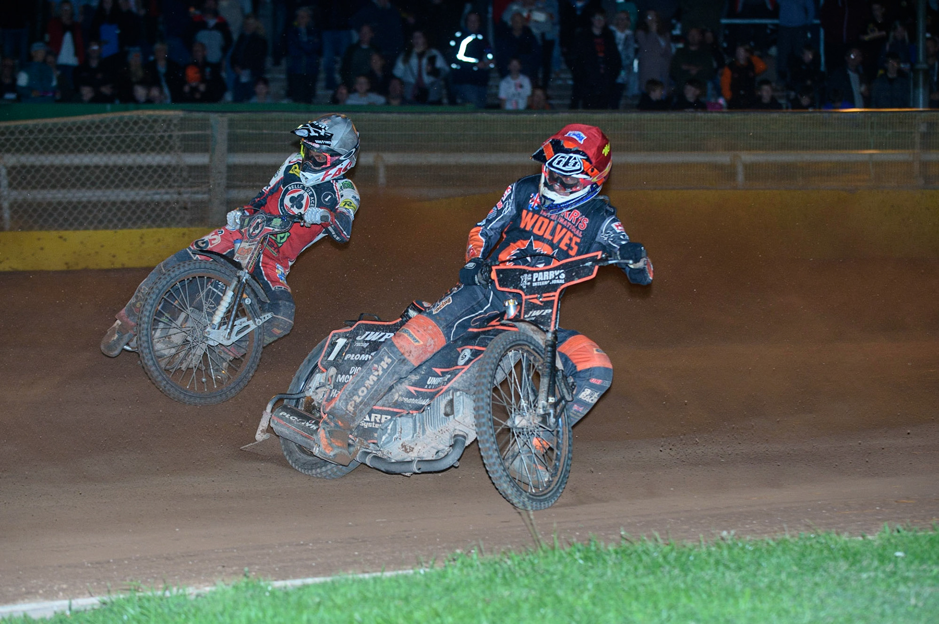 WOLVERHAMPTON, UK. AUGUST 30TH. Sam Masters  (Red) leads Dan Bewley  (White) during the SGB Premiership match between Wolverhampton Wolves and Belle Vue Aces at Monmore Green Stadium, Wolverhampton on Monday 30th August 2021. (Credit: Ian Charles | MI News)