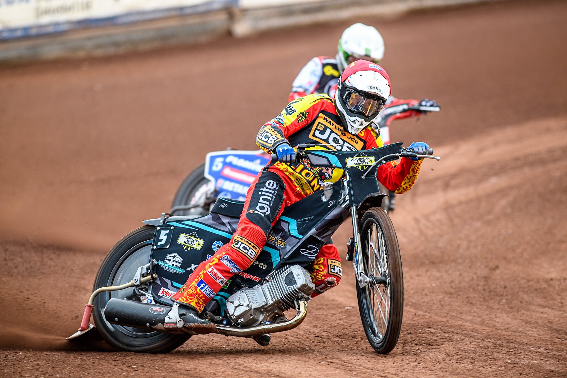Leicester Lions' Ryan Douglas in Red leading Belle Vue Aces' Dan Bewley in White during the Rowe Motor Oil Premiership match between Leicester Lions and Belle Vue Aces at the Pidcock Motorcycles Arena, Leicester on Thursday 25th July 2024. (Photo: Ian Charles | MI News)