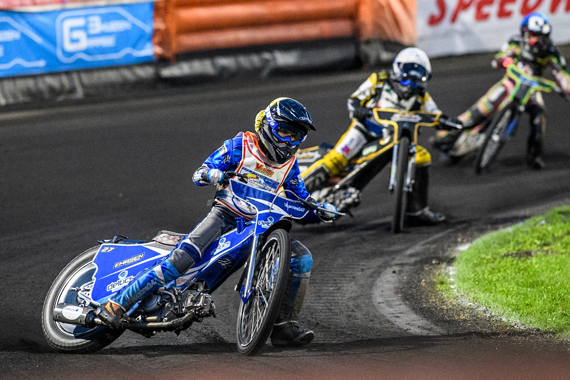 Luuk Embsen in Yellow leading Ravi Nijenhuis in White in the 125ccSupport Class Final during the Golden JOPA Helmet at Sportpark Veenoord, Veenoord, Netherlands on Saturday 21st September 2024. (Photo: Ian Charles | MI News)