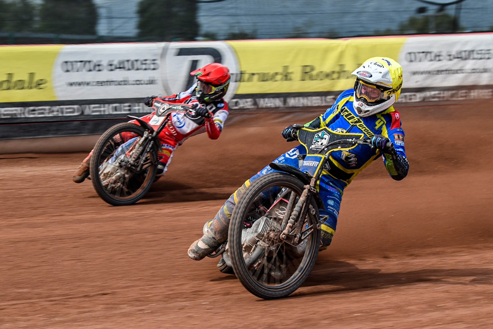 Sheffield Tigers' Josh Pickering  in Yellow leading Belle Vue Aces' Dan Bewley   in Red during the Rowe Motor Oil Premiership match between Belle Vue Aces and Sheffield Tigers at the National Speedway Stadium, Manchester on Monday 26th August 2024. (Photo: Ian Charles | MI News)