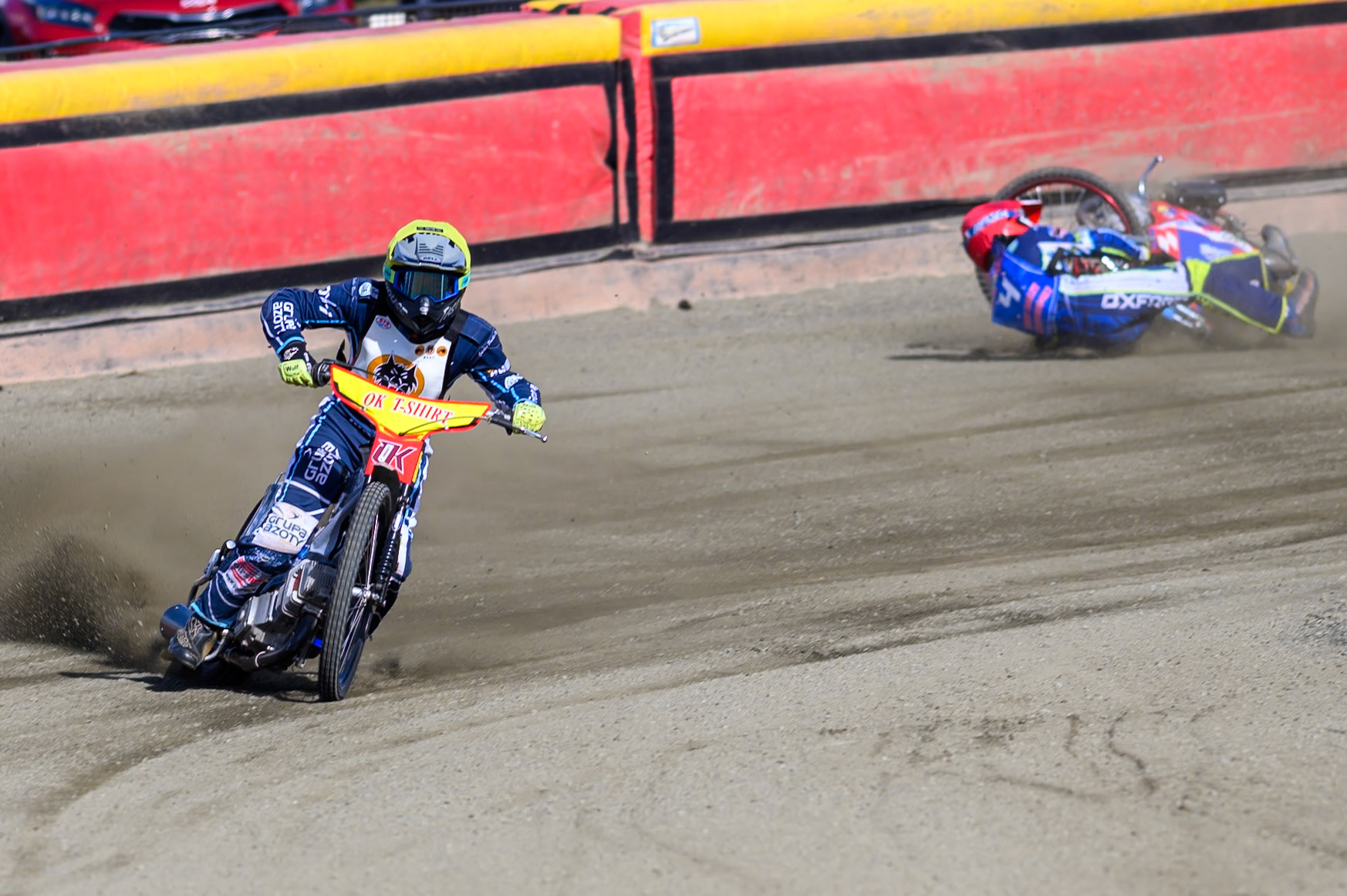 Ryan Ashcroft of 'The Wolves'  in Yellow leading as Harry Sadler of Buxton Bulls falls behind him during the Regina Chains Fours at Buxton Speedway, Buxton on Sunday 5th April 2026. (Photo: Ian Charles | MI News)