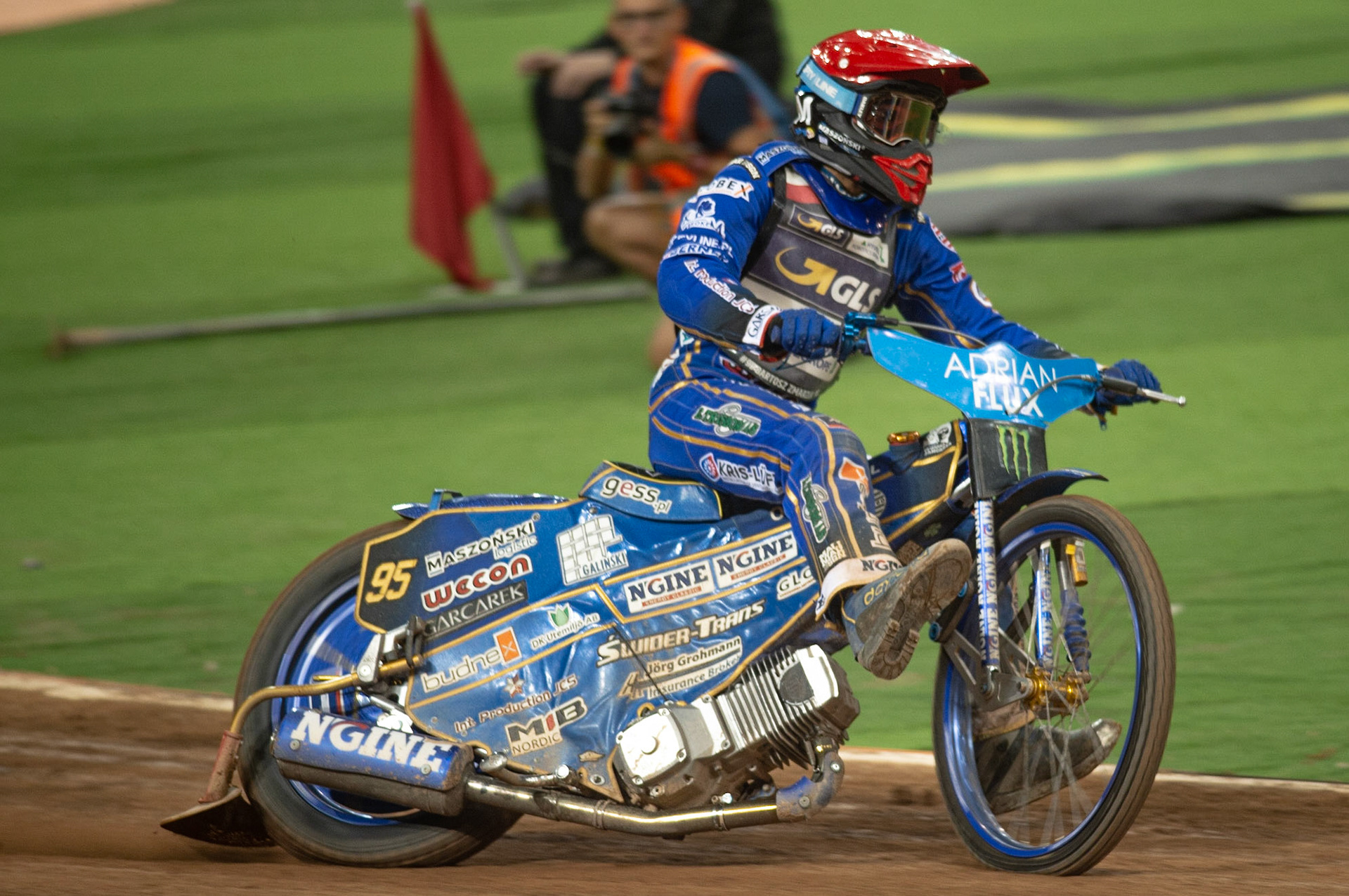 CARDIFF,WALES Bartoz Zmarzlik gets a little out of shape when leading Semi Final 2 during the ADRIAN FLUX BRITISH FIM SPEEDWAY GRAND PRIX at the Principality Stadium, Cardiff on Saturday 21st September 2019. (Credit: Ian Charles | MI News)