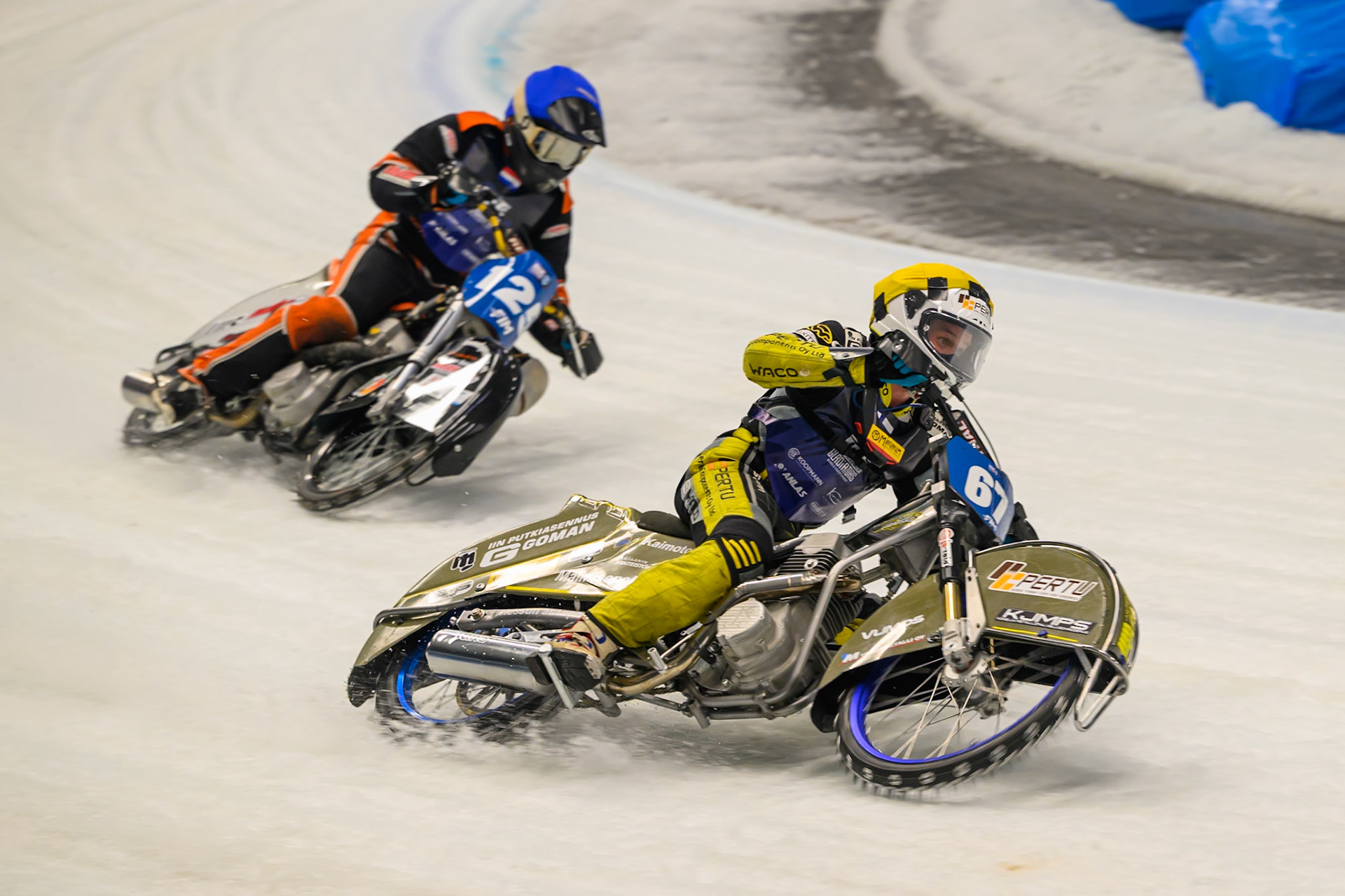 Heikki Huusko (67) of Finland in Yellow leading Sebastian Reitsma (125) of The Netherlands in Blue during the Ice Speedway Gladiators World Championship Final 2 at Max-Aicher-Arena, Inzell on Sunday 15th March 2026. (Photo: Ian Charles | MI News)