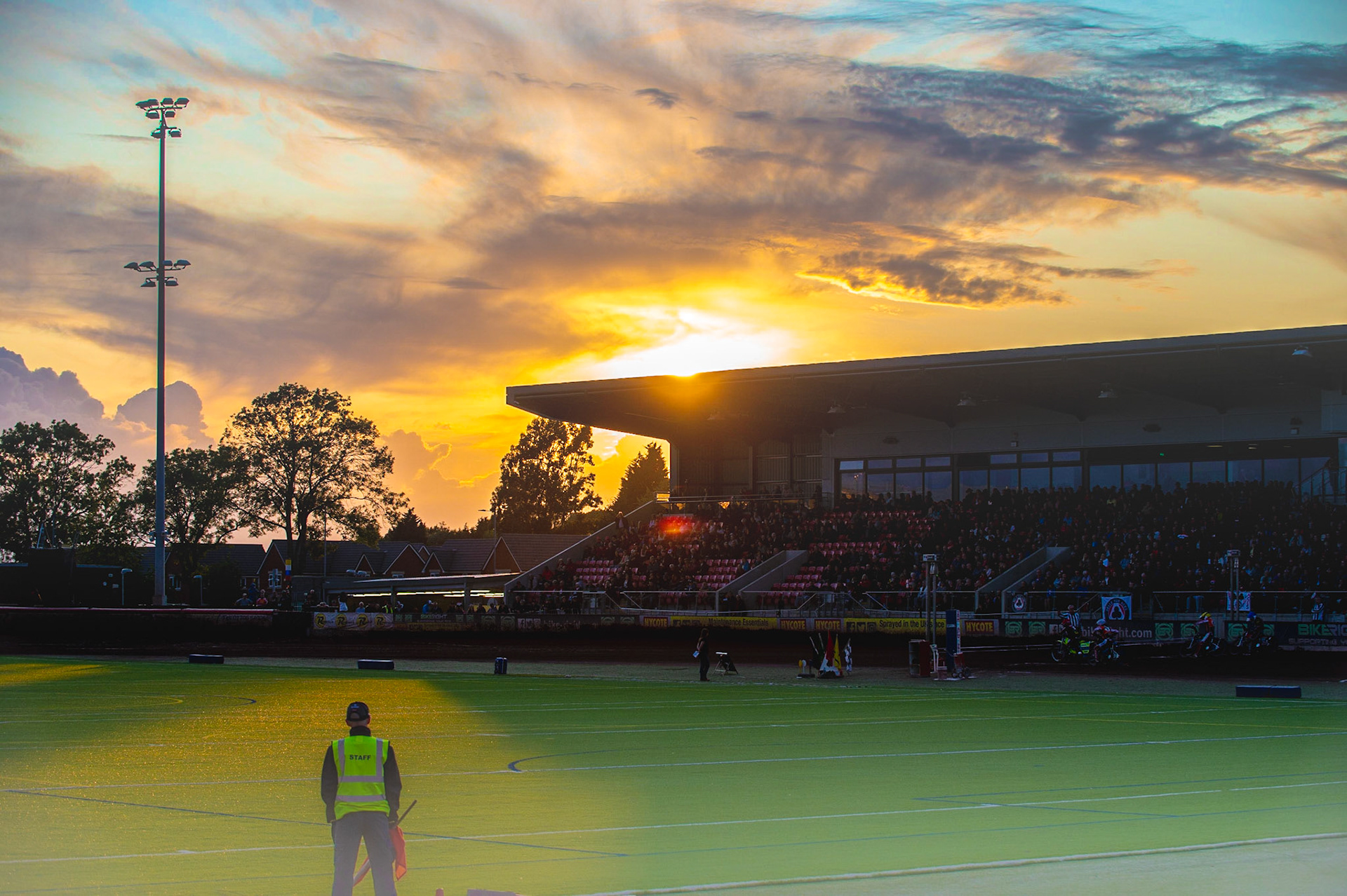 Photo by Ian Charles




Belle Vue Aces v Swindon Robins, British Speedway Premiership, Belle Vue National Speedway Stadium, Manchester, Monday 12  August  2019