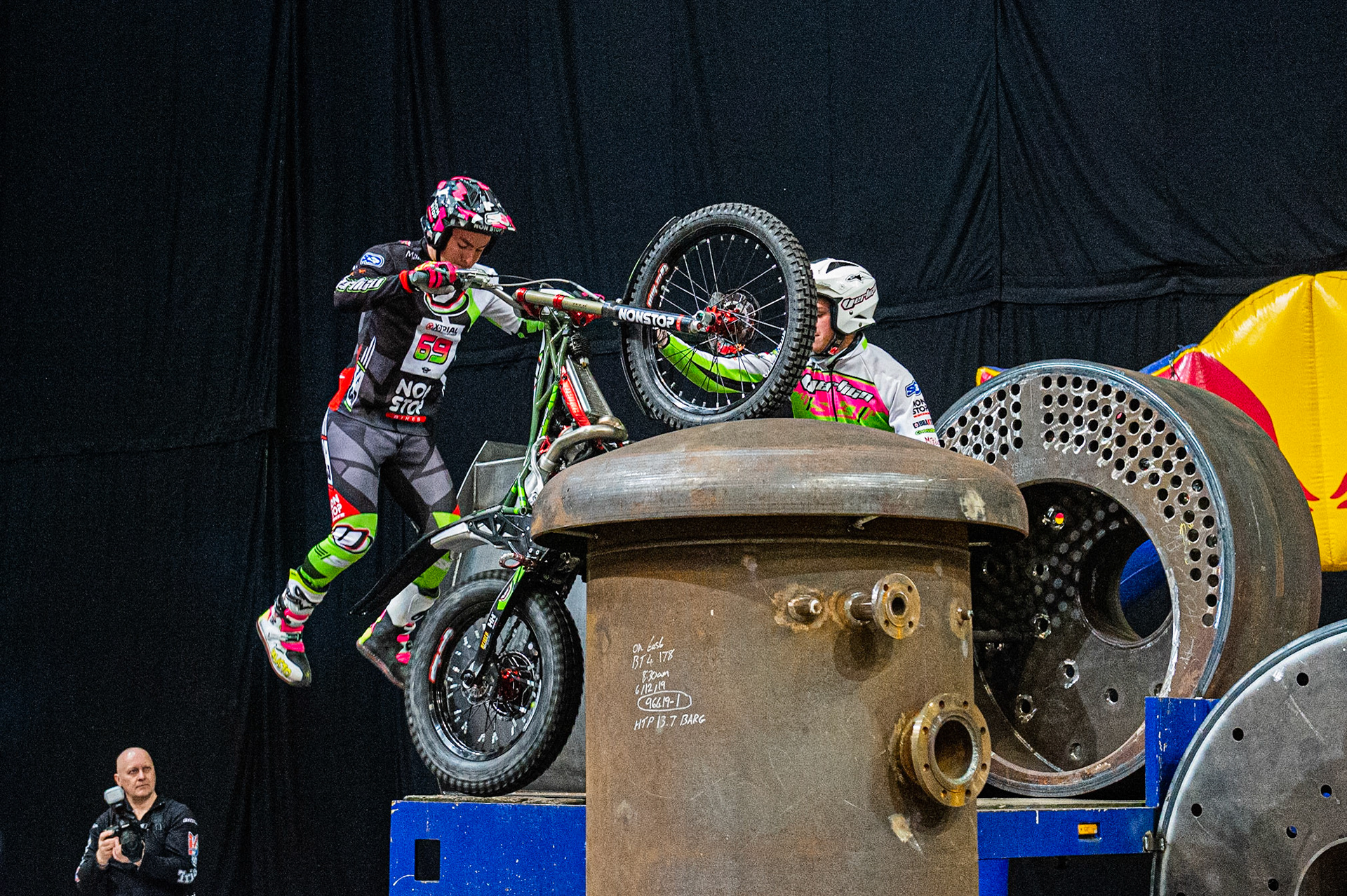 SHEFFIELD, ENGLAND  - DECEMBER 28TH  Jamie Busto, Spain (Vertigo) falls on Section 1  during the 25th Anniversary Sheffield Indoor Trial at the FlyDSA Arena, Sheffield on Saturday 28th December 2019. (Credit: Ian Charles | MI News)