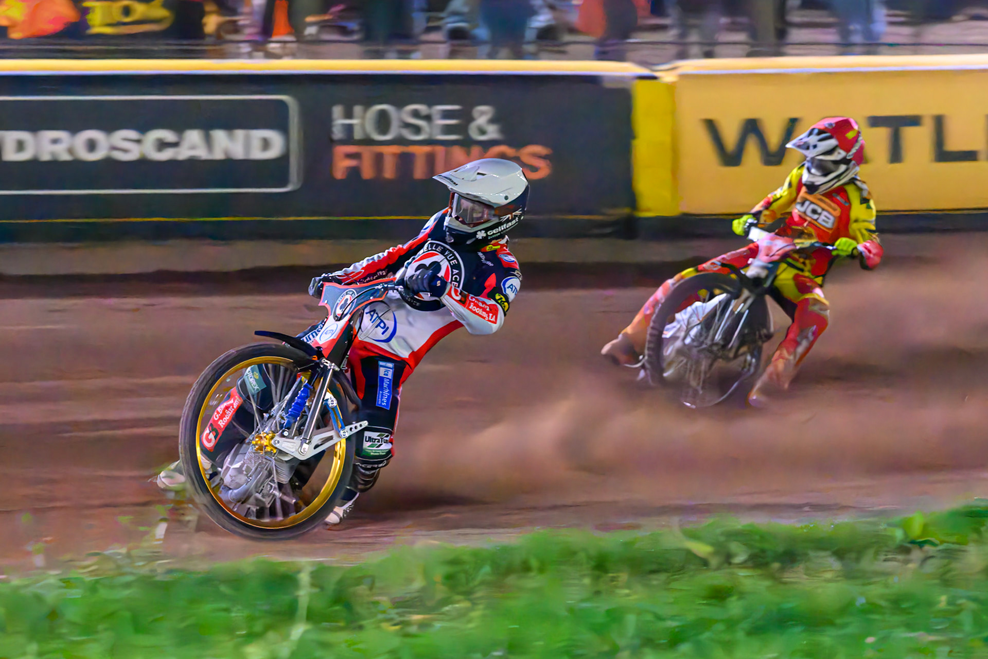 Jason Doyle of Belle Vue Aces  in White leading Sam Masters of Leicester Lions in Red during the Rowe Motor Oil Premiership match between Leicester Lions and Belle Vue Aces at the Hydroscan Arena, Leicester on Monday 7th September 2026. (Photo: Ian Charles | MI News)