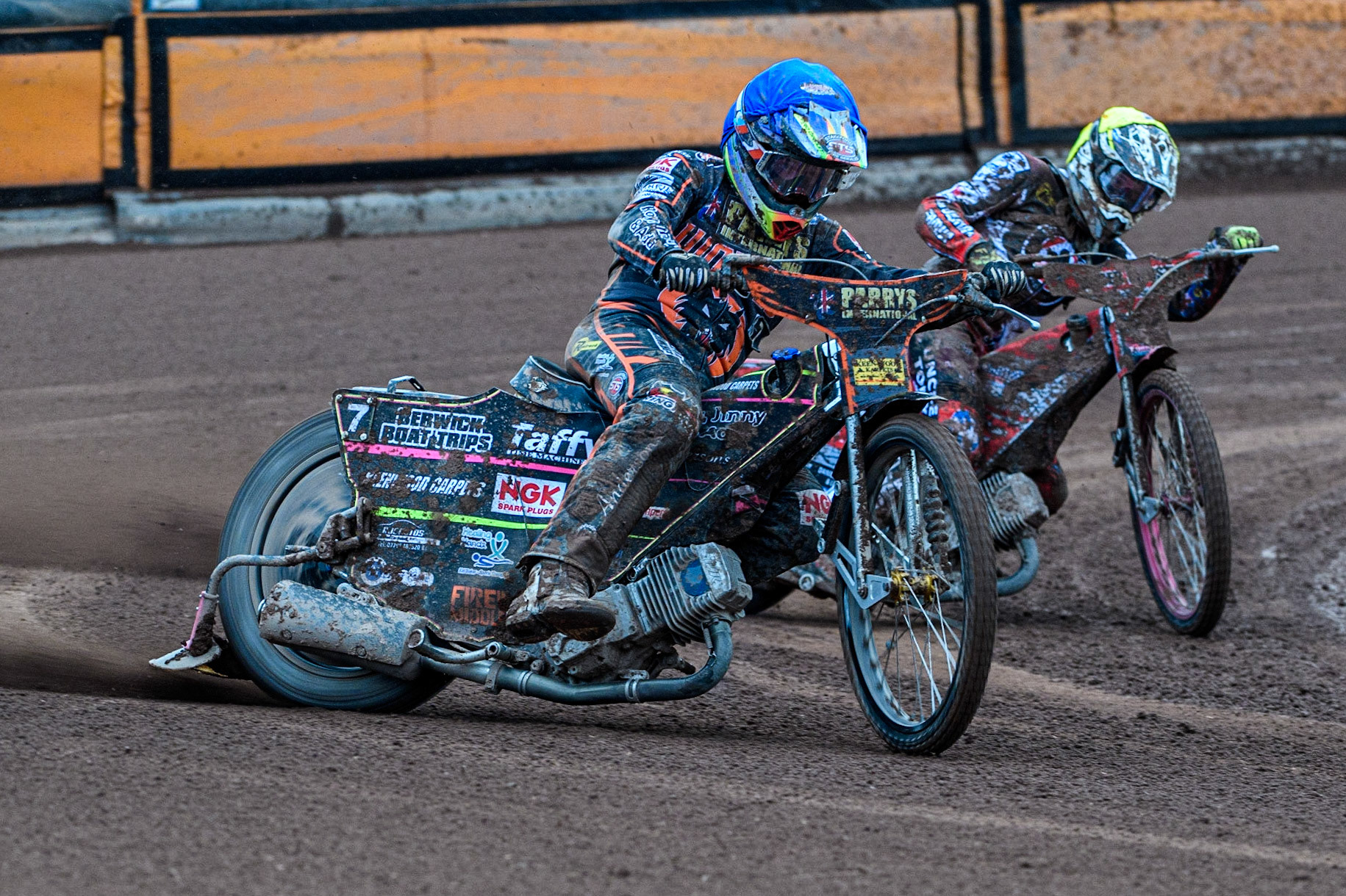 Leon Flint (Blue) leads Connor Bailey (Blue) during the Sports Insure Premiership match between Wolverhampton Wolves and Belle Vue Aces at Monmore Green Stadium, Wolverhampton on Monday 10th July 2023. (Photo: Ian Charles | MI News)