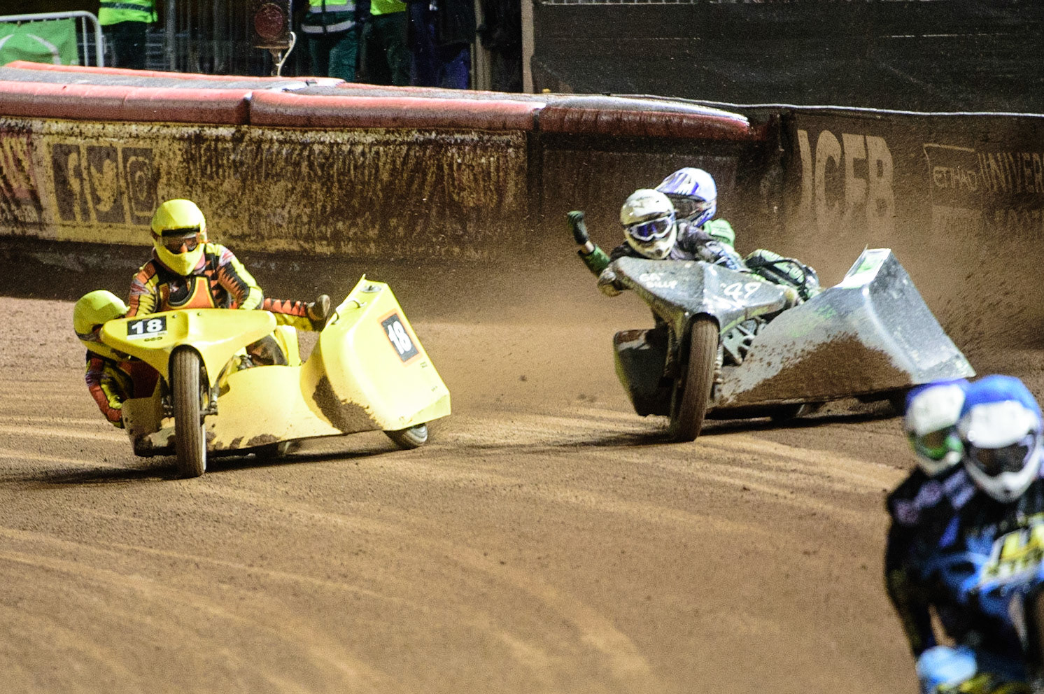 MANCHESTER, UK. OCT 30TH   Gareth Winterburn &amp; Bradley Atkinson (White) indicate their frustration to Mick Stace &amp; Ryan Knowles  (Yellow) after their tactics of shoving the other sidecar during the Manchester Masters Sidecar Speedway and Flat Track Racing at the National Speedway Stadium, Manchester on Saturday 30th October 2021. (Credit: Ian Charles | MI News)