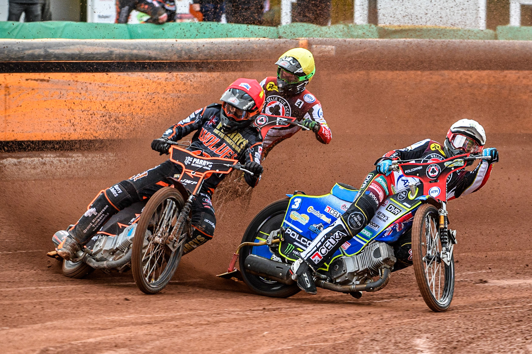Jaimon Lidsey (White) inside Sam Masters (Red) with Charles Wright (Yellow) behind during the Sports Insure Premiership match between Wolverhampton Wolves and Belle Vue Aces at Monmore Green Stadium, Wolverhampton on Monday 10th July 2023. (Photo: Ian Charles | MI News)