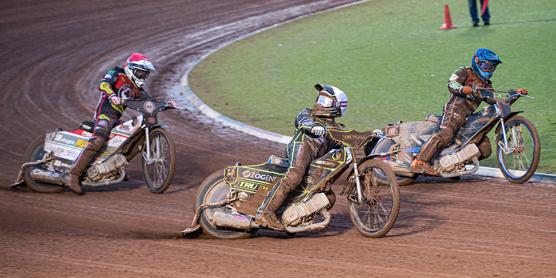 Photo by Ian Charles

Cameron Heeps  (White) looks for his team mate whilst outside Dimitri Bergé  (Blue) and Steve Worrall  (Red)


Belle Vue Aces v Ipswich Witches, British Speedway Premiership, Belle Vue National Speedway Stadium, Manchester, Monday 8  July  2019