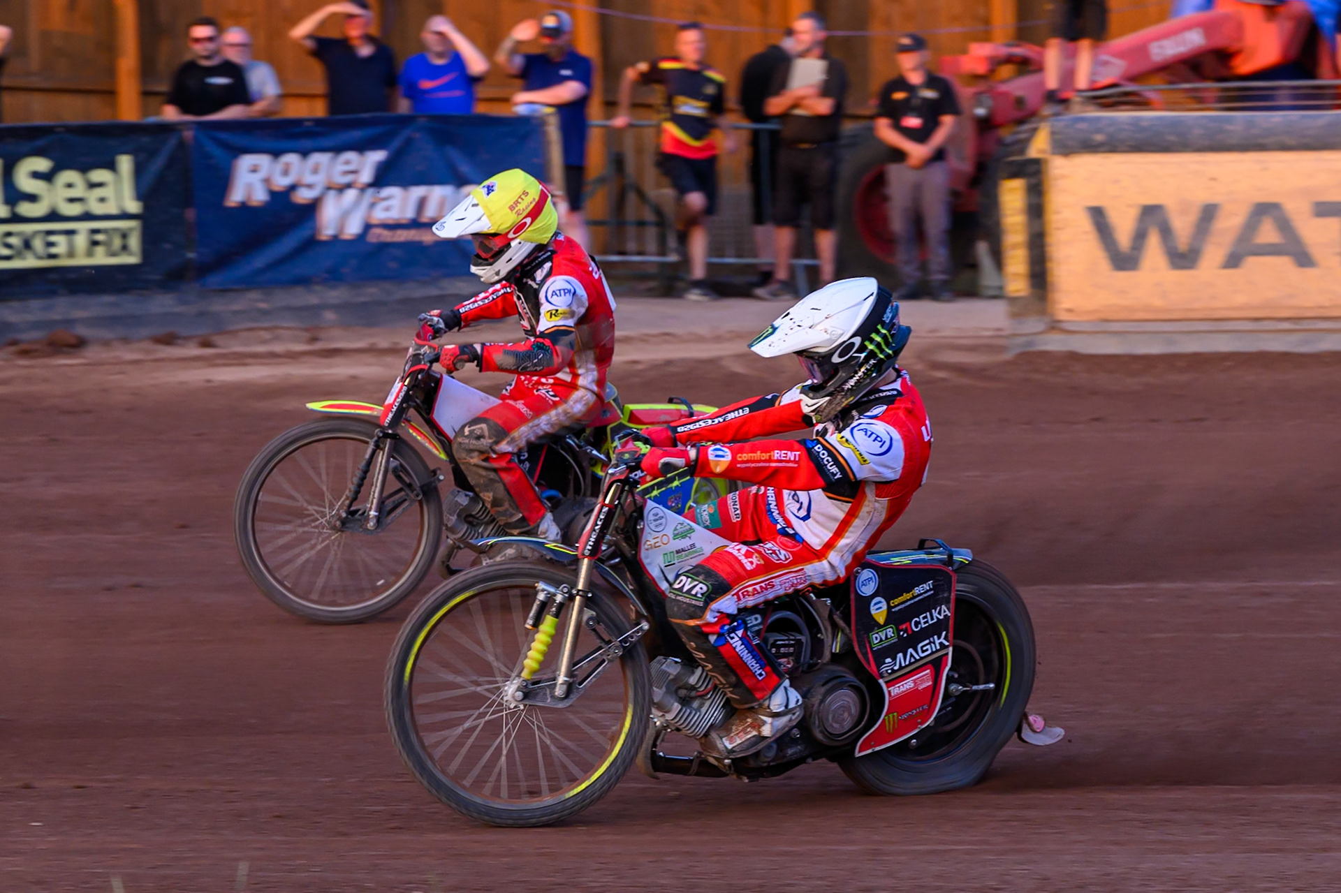Belle Vue Aces' Jaimon Lidsey in White on the inside  of Belle Vue Aces' Tate Zischke in Yellow during the Rowe Motor Oil Premiership match between Leicester Lions and Belle Vue Aces at the Hydroscand Arena, Leicester on Thursday 19th June 2025. (Photo: Ian Charles | MI News)