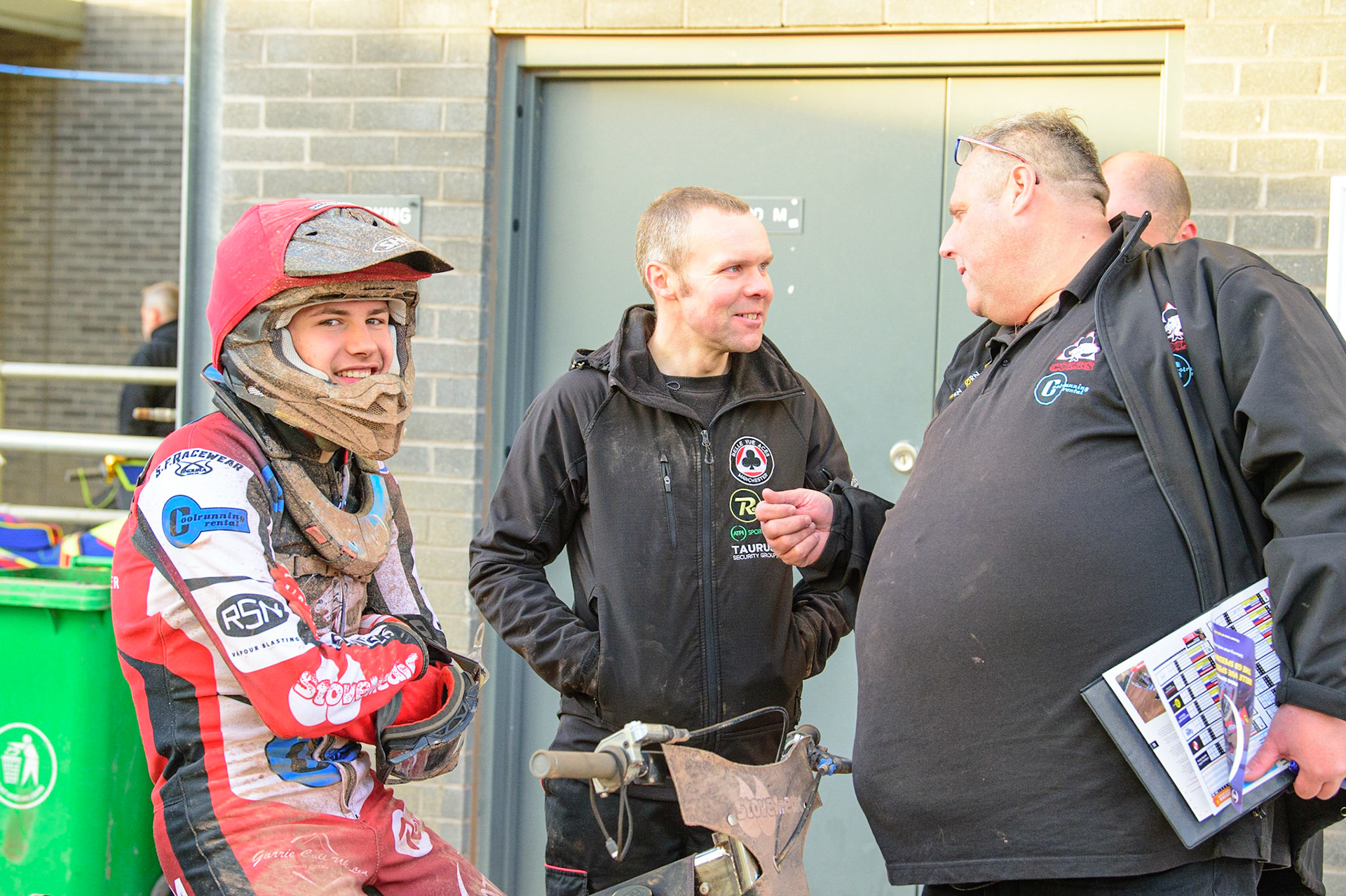 MANCHESTER, UK. MAY 27TH (l-r) Harry McGurk with his mechanic Andy Mellish and Colt team Manager Belle Vue Cool Running Colts Steve Williams  during the National Development League match between Belle Vue Colts and Armadale Devils at the National Speedway Stadium, Manchester on Friday 27th May 2022. (Credit: Ian Charles | MI News)