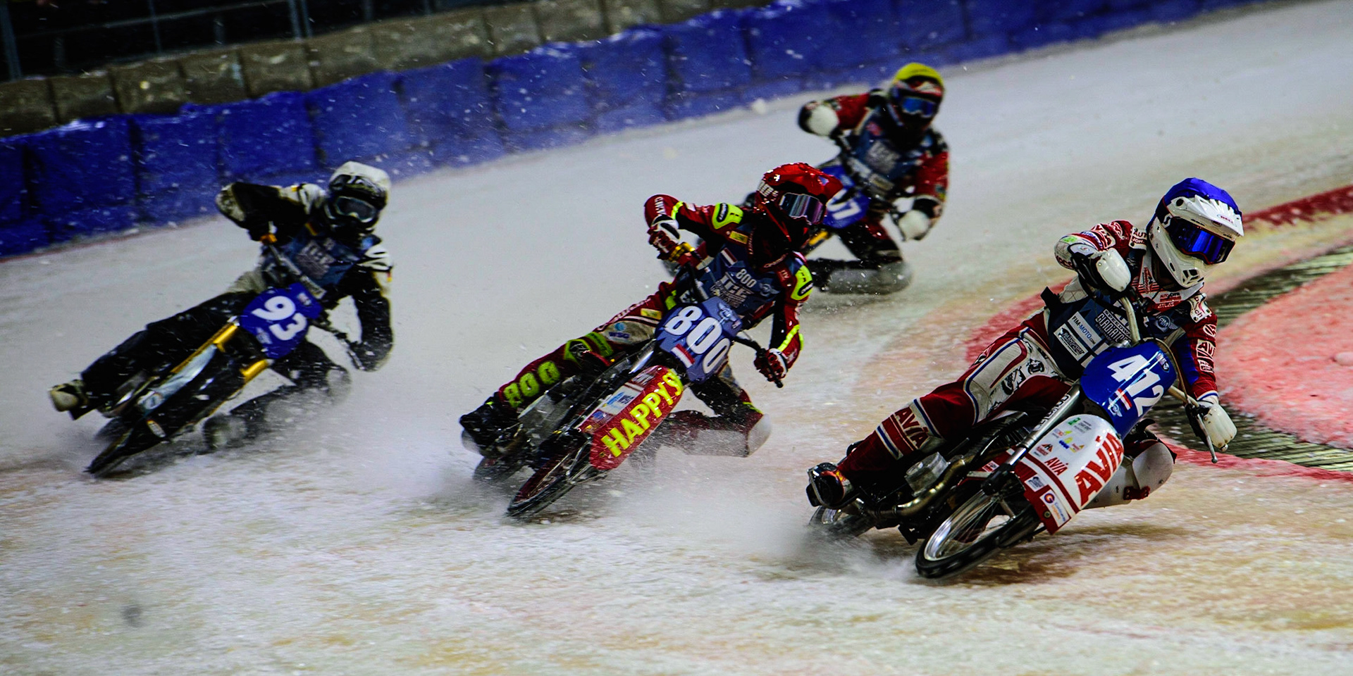 HEERENVEEN, NL.  Niek Schaap (412) (Blue) leads Jasper Iwema (800) (Red), Franz Mayerbüchler (93) (White) and  Jo Sætre (357) (Yellow) during the FIM Ice Speedway Gladiators World Championship Final 4 at Ice Rink Thialf, Heerenveen on Sunday  3 April 2022. (Credit: Ian Charles | MI News)