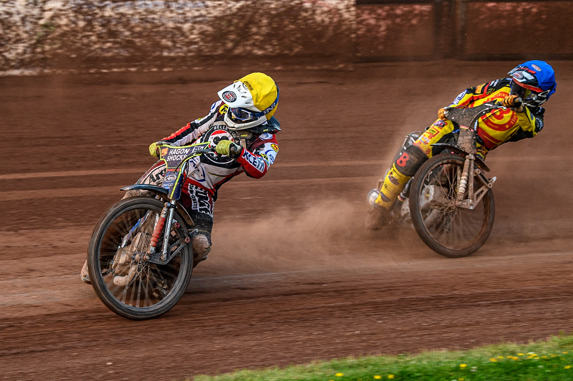 Belle Vue Aces' Jake Mulford in Yellow leading Birmingham Brummies' Leon Flint in Blue during the Rowe Motor Oil Premiership match between Birmingham Brummies and Belle Vue Aces at Perry Bar Stadium, Birmingham on Monday 29th July 2024. (Photo: Ian Charles | MI News)